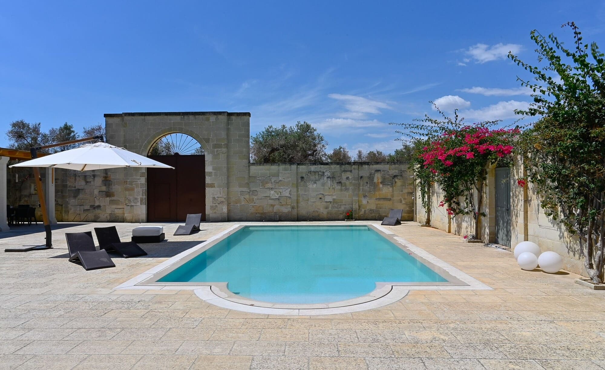 Villa Salento Lecce: Luxury 5-Bedroom Villa with Infinity Pool and Sea Views, Lecce