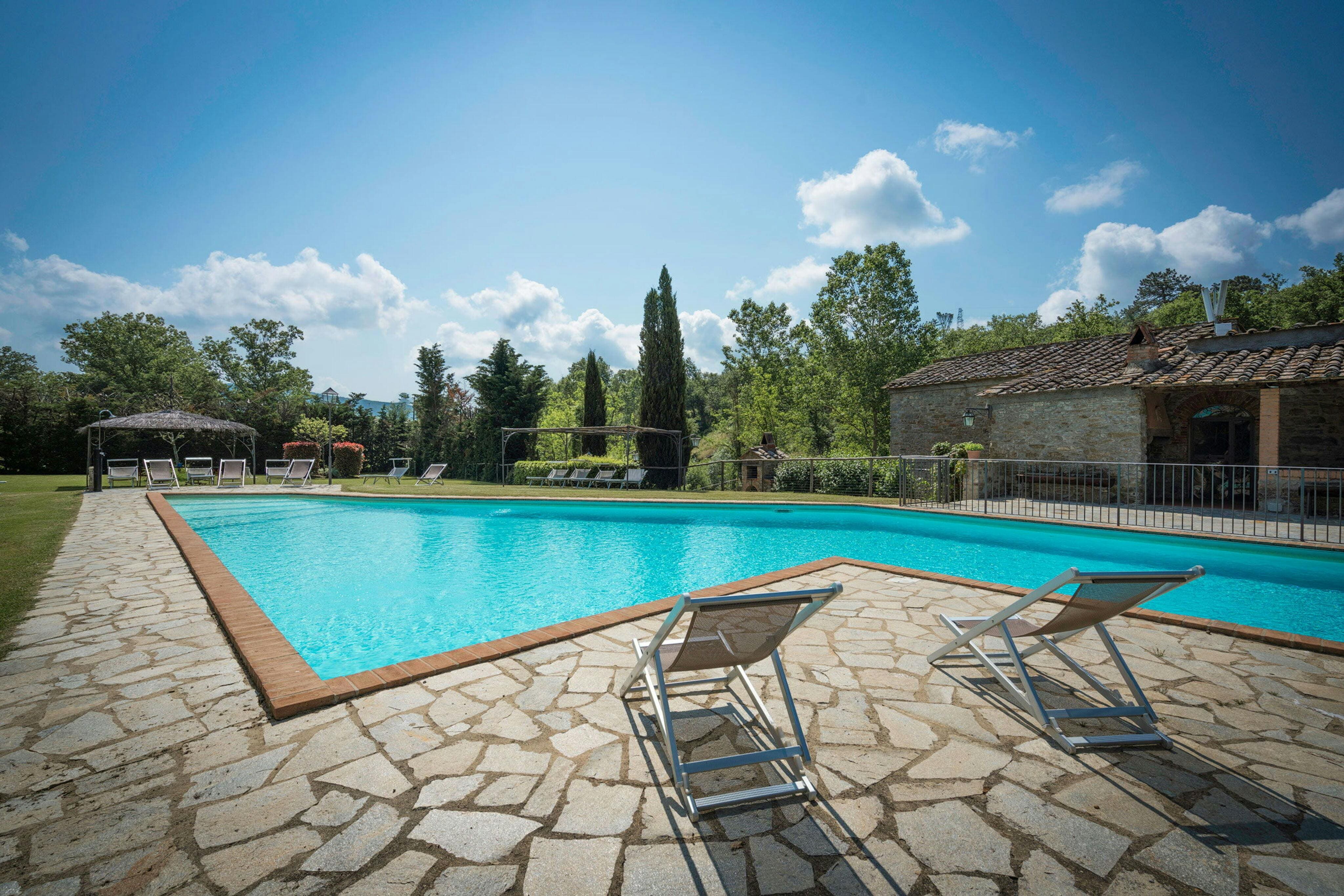 Villa San Biagio: 12-Bedroom Apartment with Pool in Val di Chiana, Tuscany
