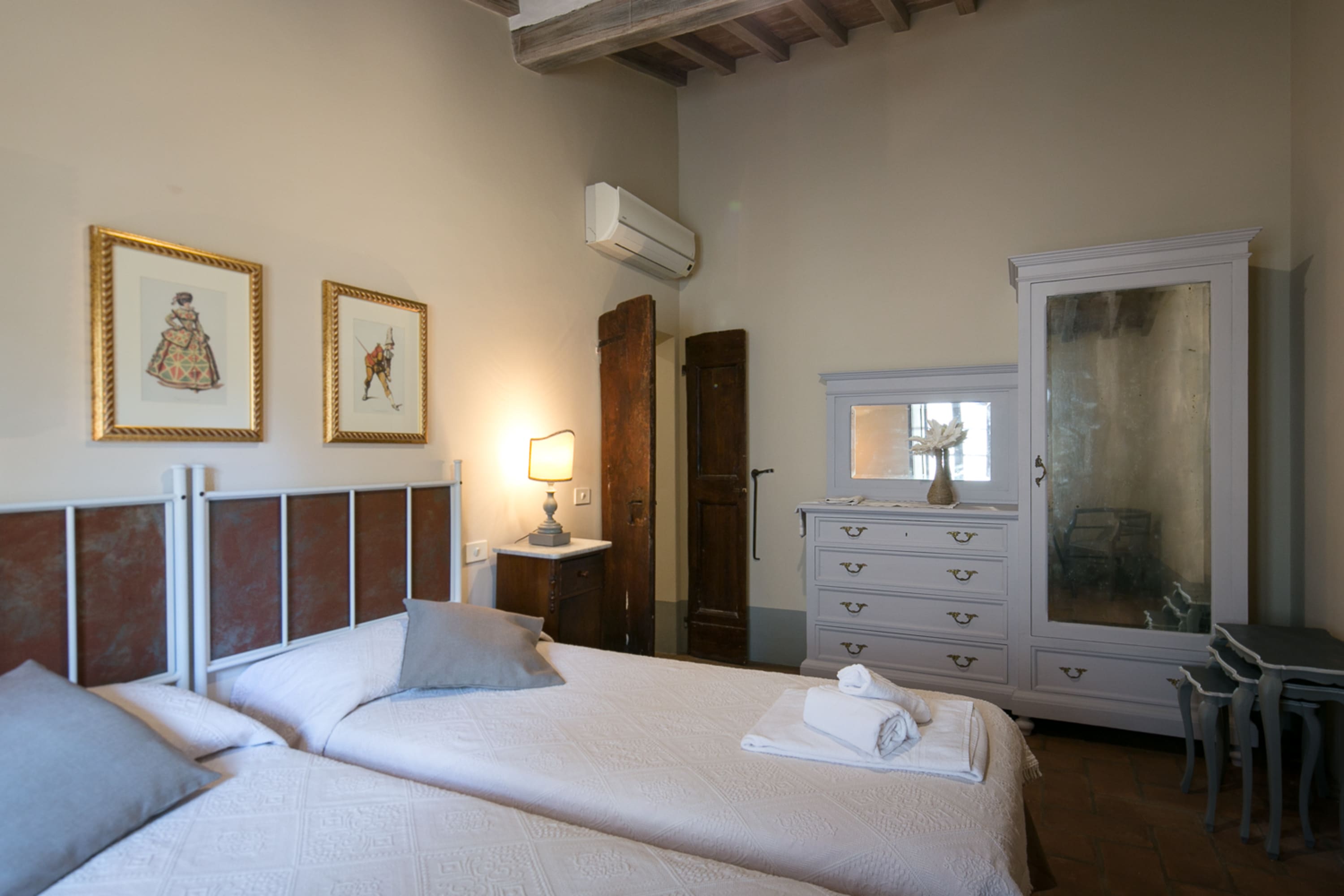 Villa San Biagio Cortona: Stunning 9-Bedroom Villa with Pool and Hot Tub, Cortona