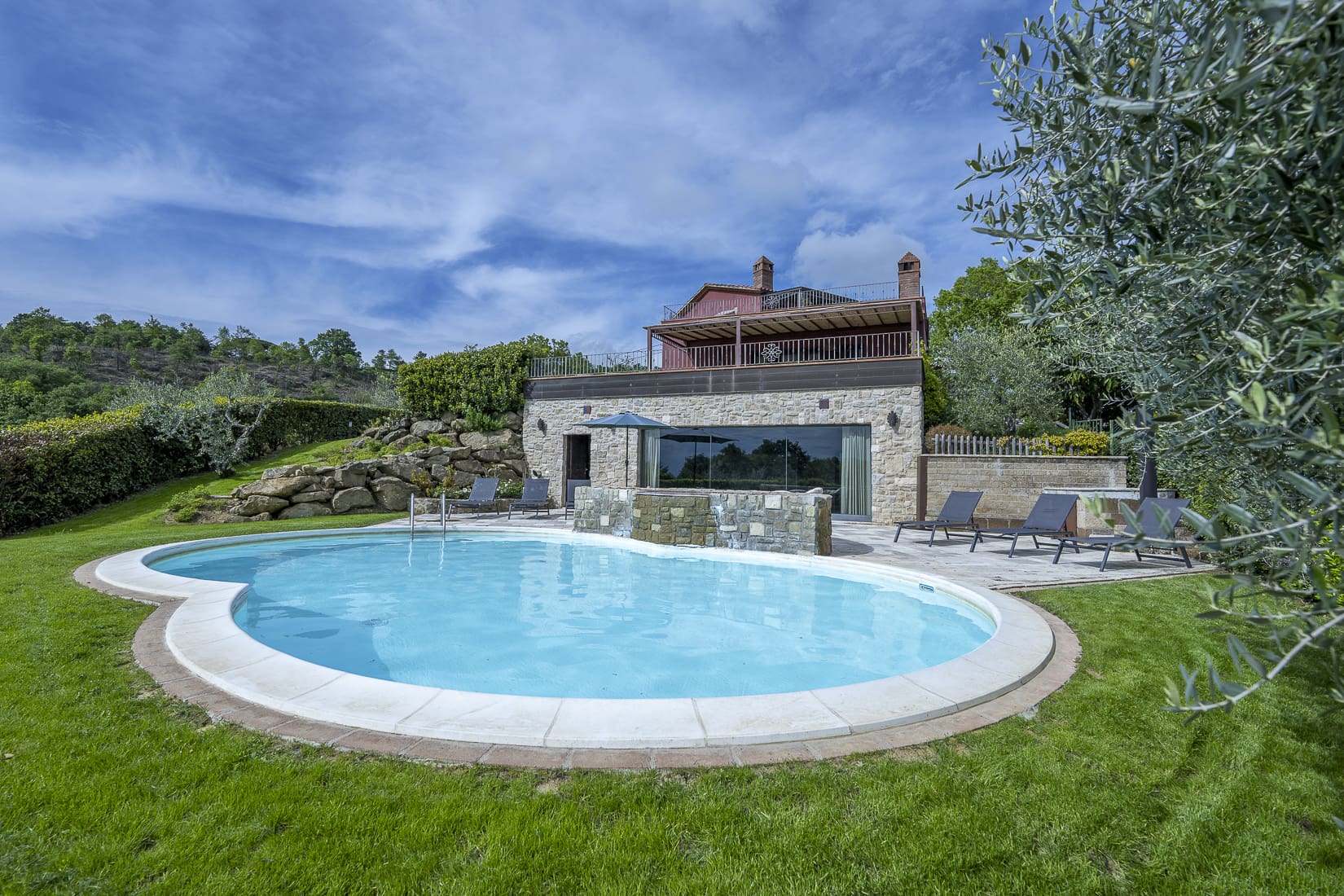 Villa San Costanzo Perugia: Luxury 4-Bedroom Villa with Sauna and Pool, Perugia