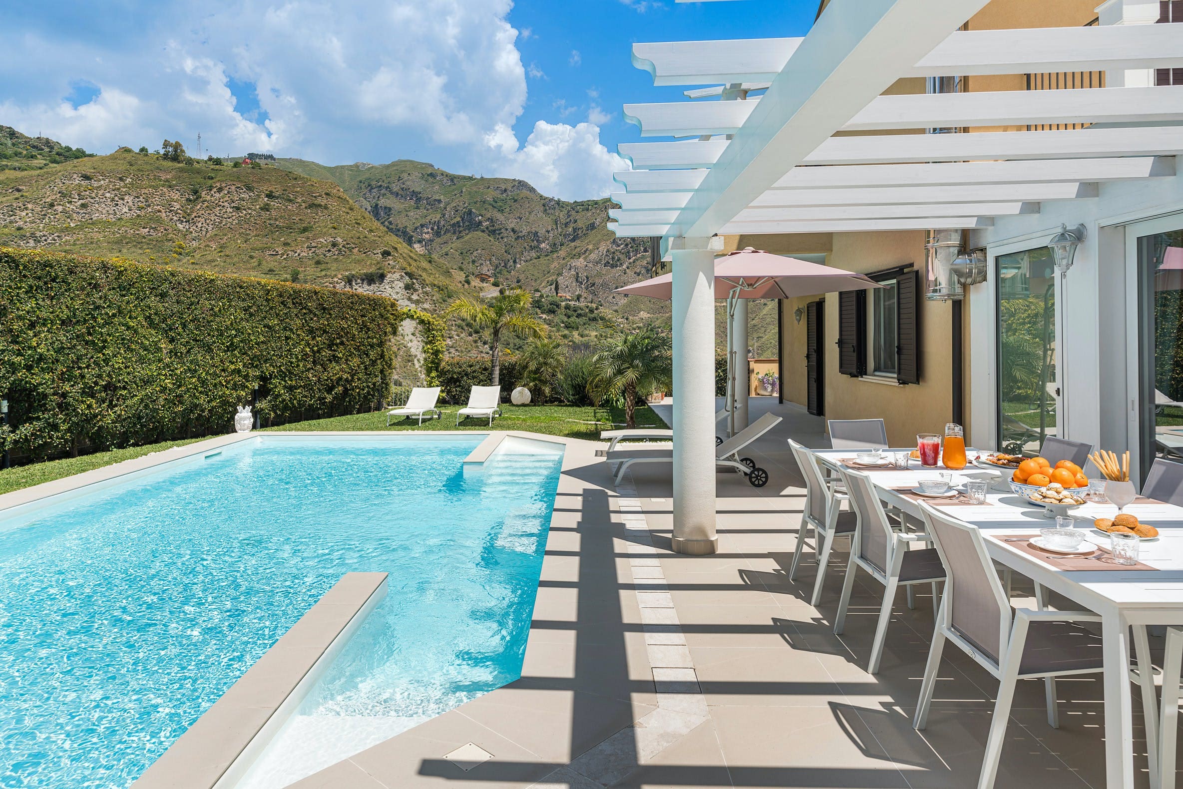 Villa San Domenico Taormina Taormina 3: Elegant 4-Bedroom Apartment with Sea Views, Taormina