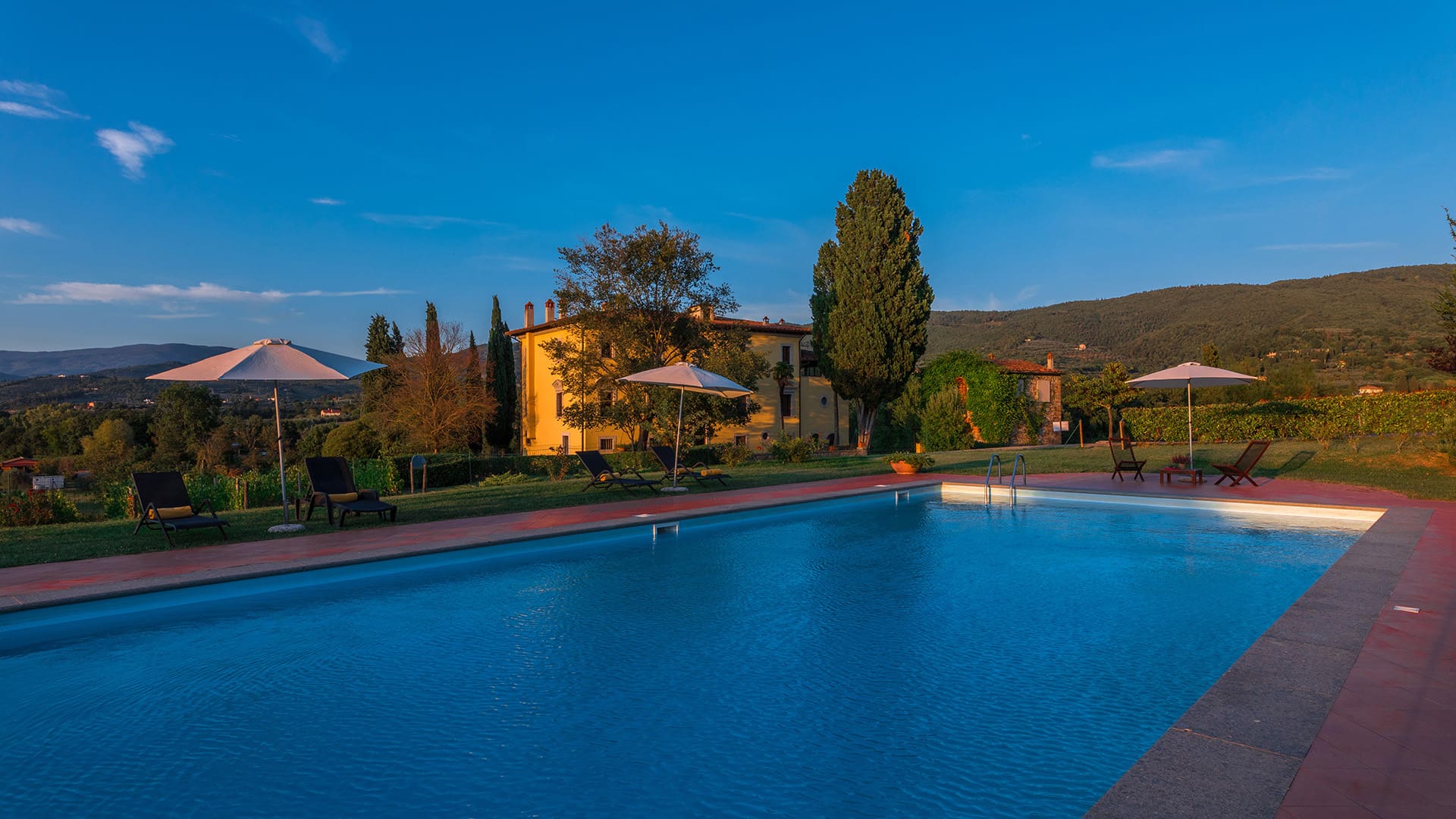 Villa San Donato Arezzo: Luxury 13-Bedroom Apartment with Pool and Air-Con, Arezzo