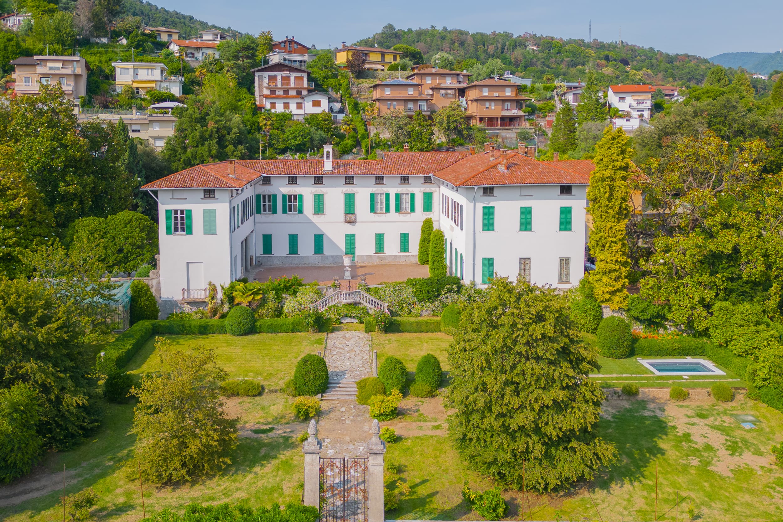 Villa San Fermo Como: Luxury 6-Bedroom Villa with Hot Tub, Como