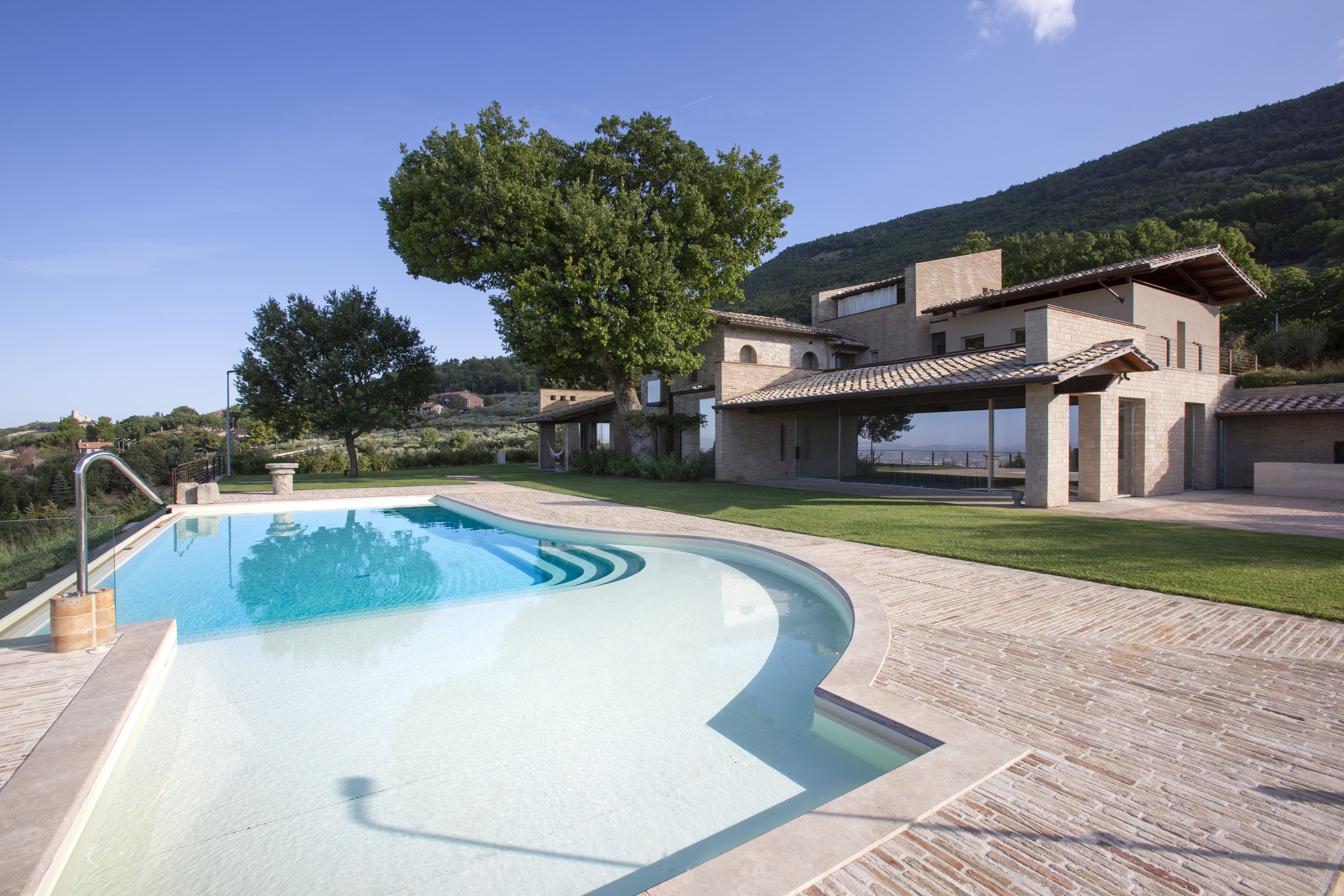 Villa San Francesco Assisi: Luxury 4-Bedroom Villa with Pool and Stunning Views, Assisi