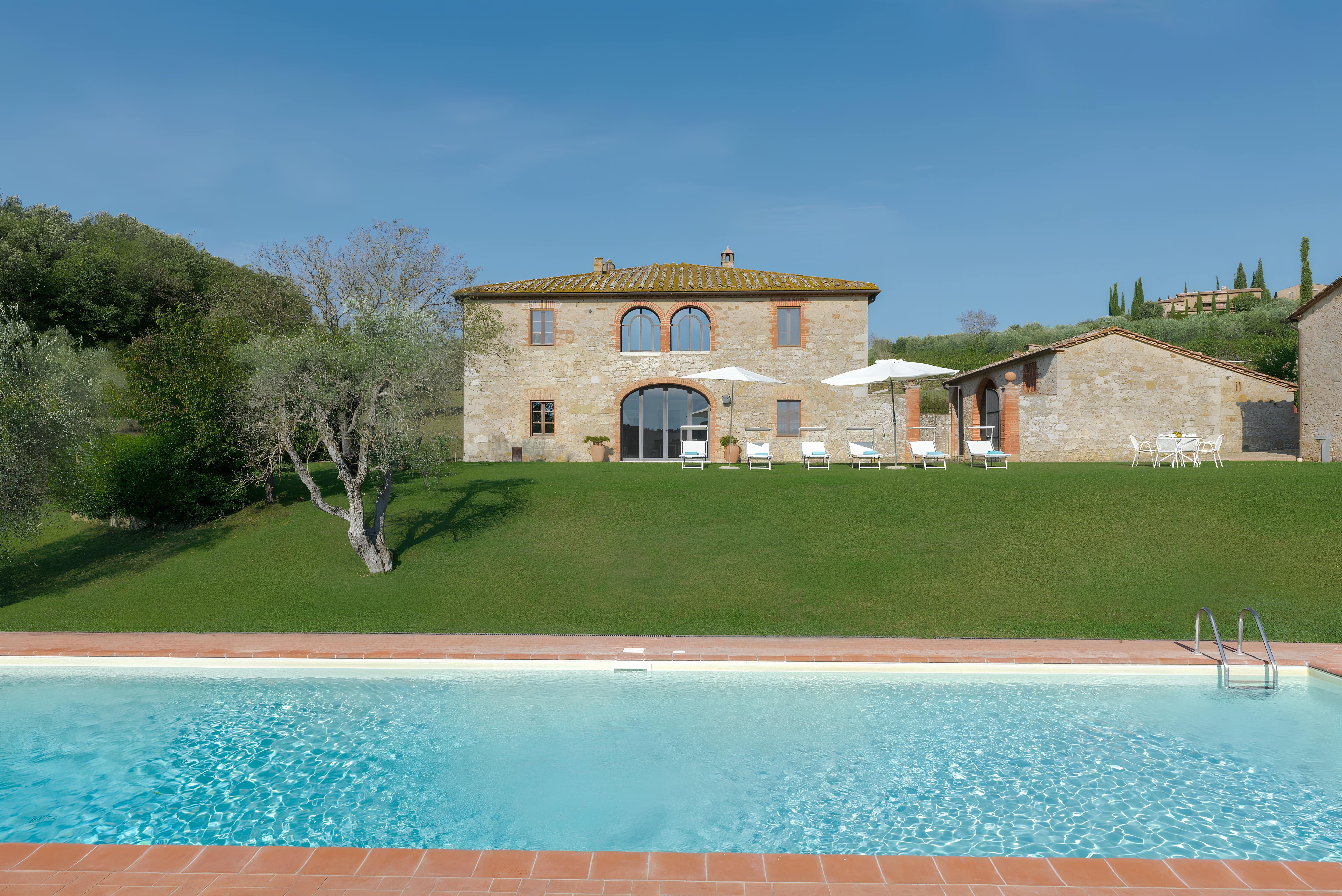 Villa San Gusmè Siena: Luxury 5-Bedroom Villa with Pool and Tennis Court, Siena