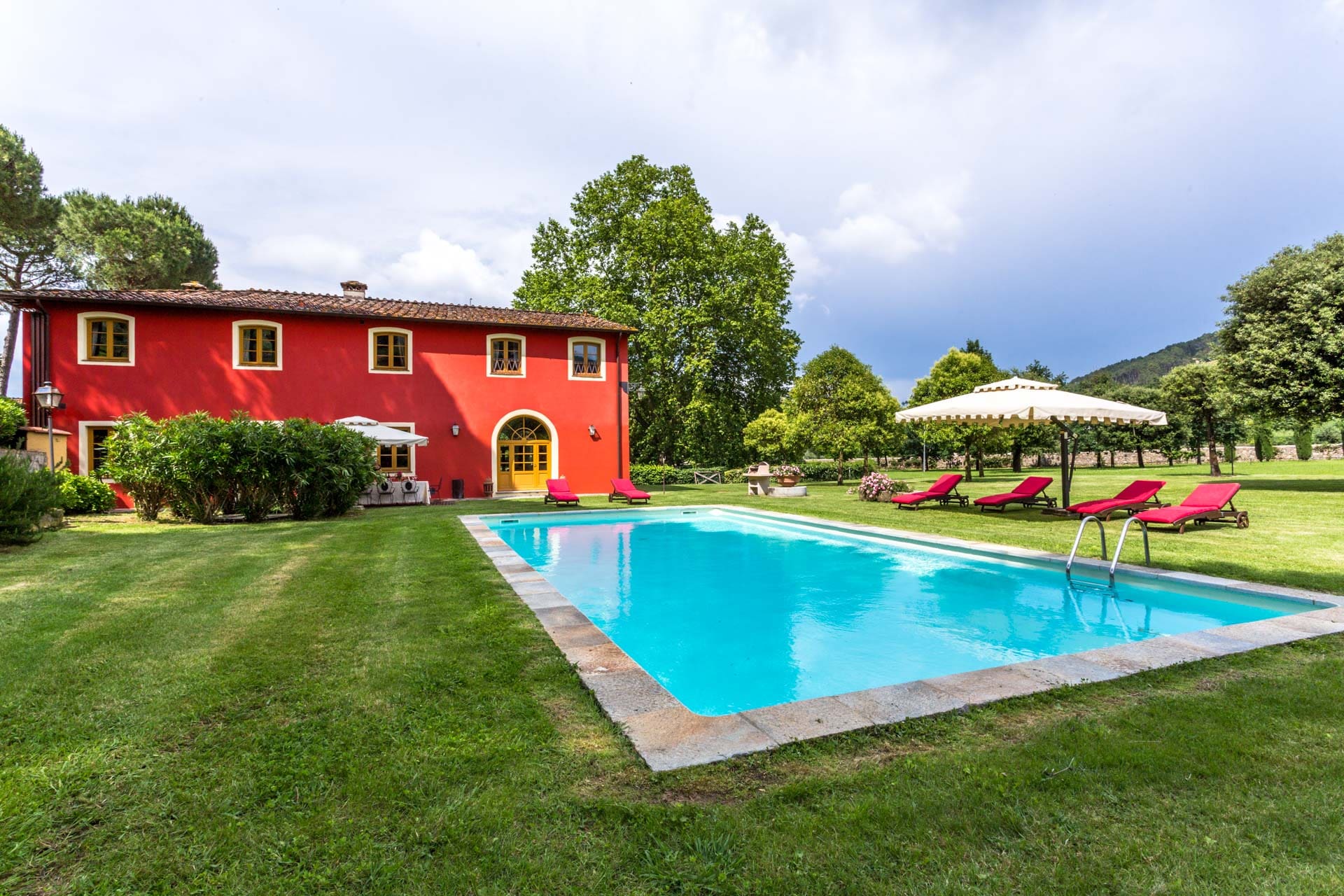 Villa San Martino Lucca Lucca 2: Charming 4-Bedroom Villa with Pool and Countryside Views, Lucca
