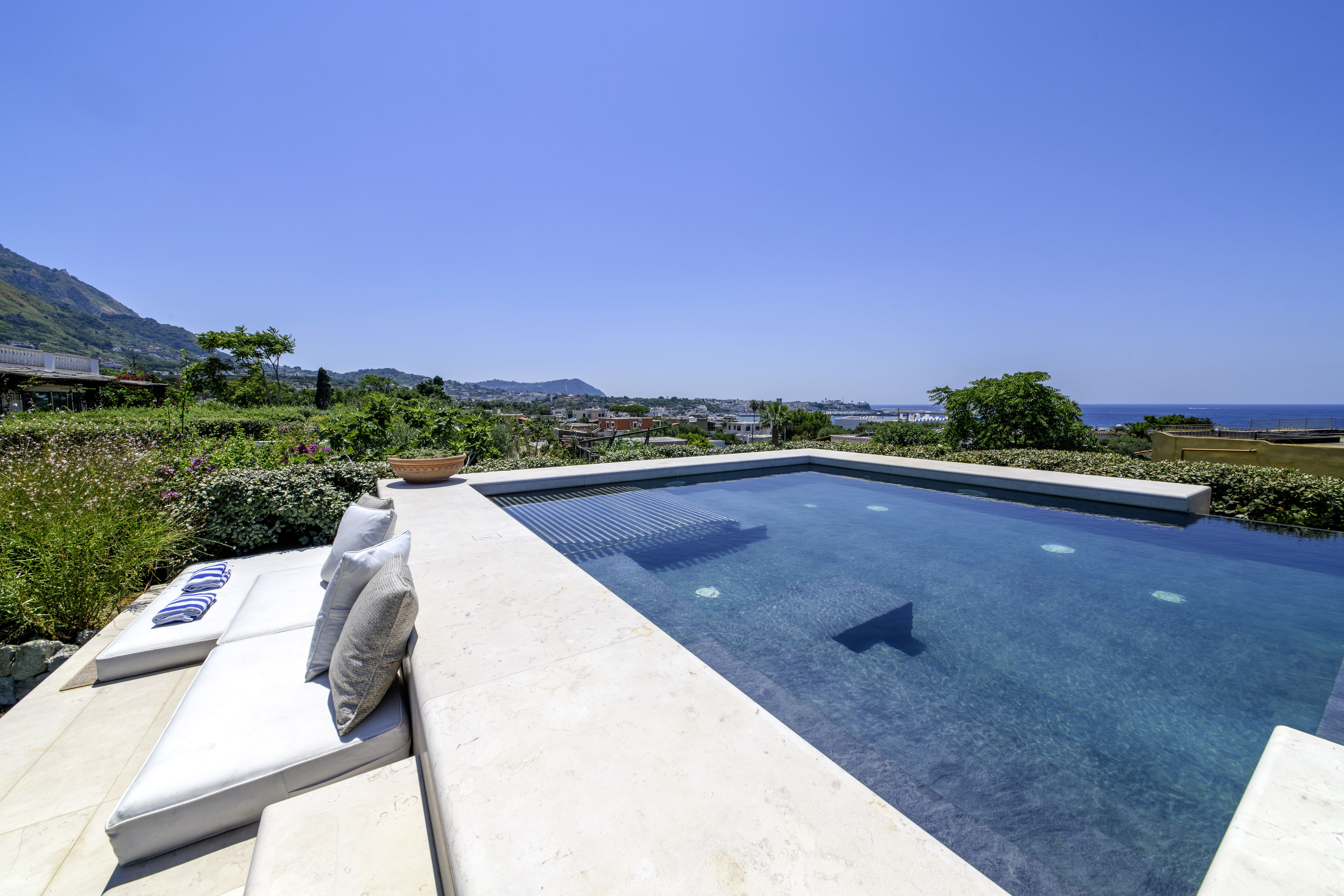 Villa San Montano Ischia: Luxury 5-Bedroom Villa with Infinity Pool and Sea Views, Ischia