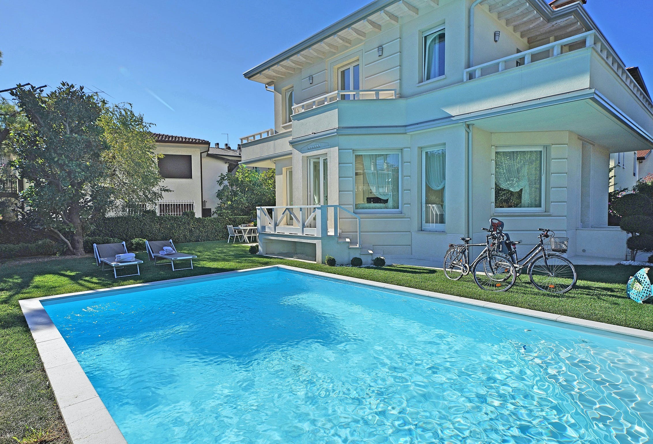 Villa San Zeno Brescia: Luxurious 6-Bedroom Villa with Pool Near Lake and City, Brescia