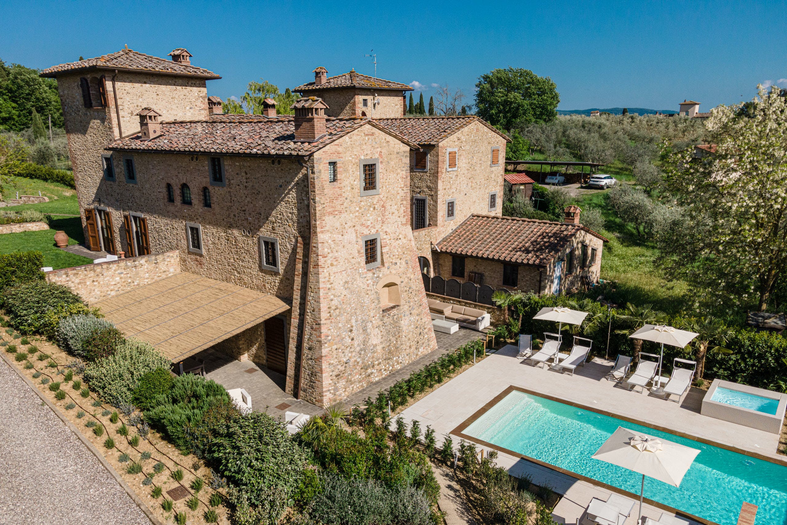 Villa SanGimignano Chianti: Luxury 6-Bedroom Apartment with Pool and Countryside Views, Chianti