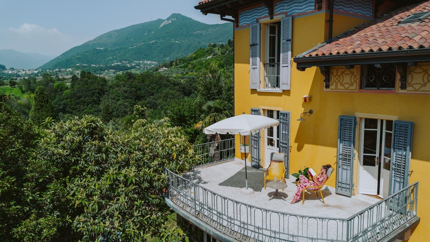 Villa SanGiorgio Brescia: Luxury 6-Bedroom Villa with Pool and Lake Views, Verona