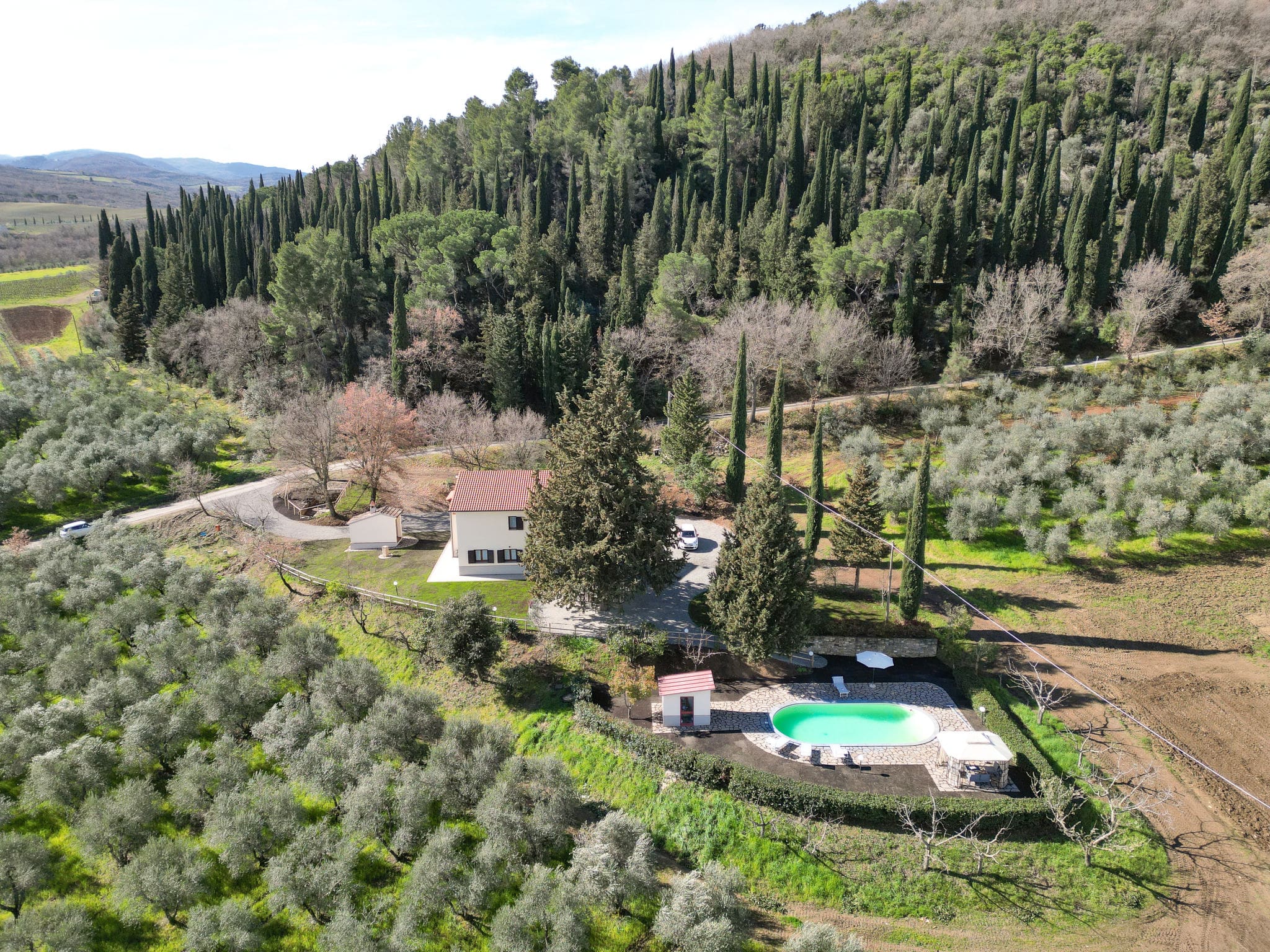 Villa Sangiovese Montalcino: Stunning 5-Bedroom Tuscan Farmhouse with Private Pool in the Heart of Wine Country
