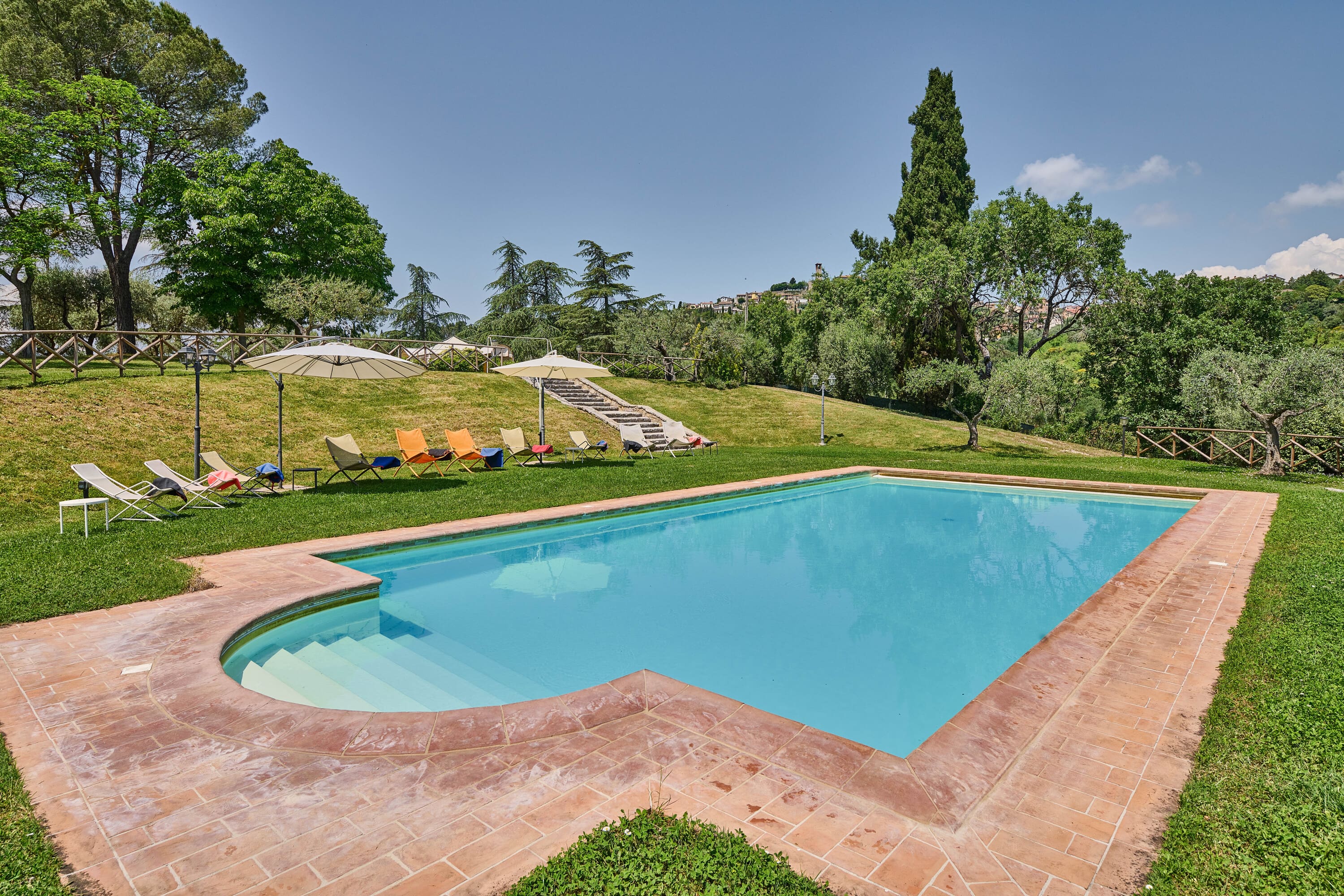 Villa Sanmartino Agello: Spacious 7-Bedroom Villa with Pool and Countryside Views, Perugia