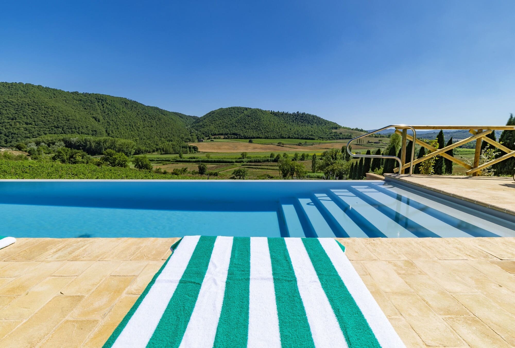 Villa Sanpietrino Fabro: Luxury 4-Bedroom Villa with Pool and Scenic Views, Umbria