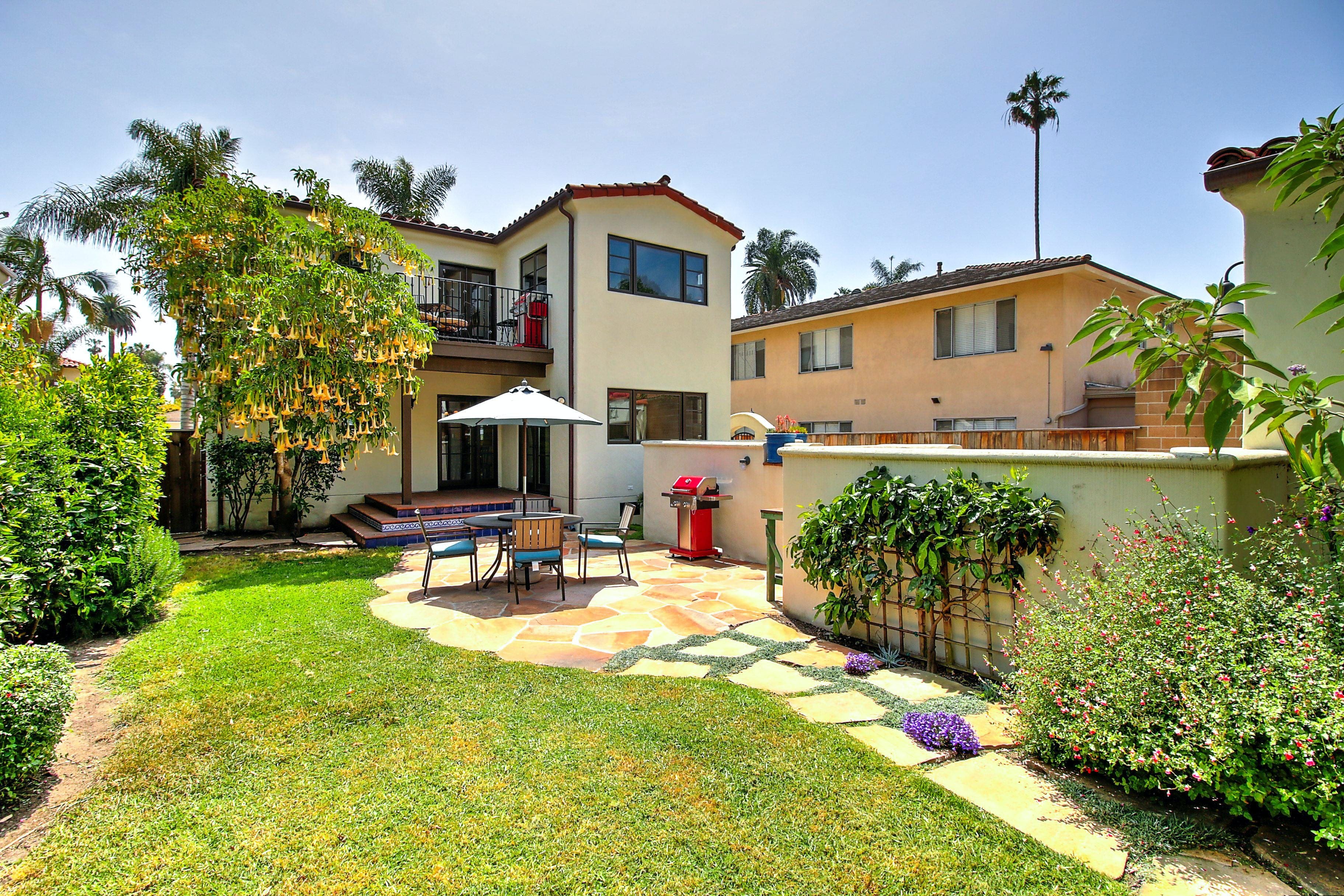 Villa Santa Cruz Santa Barbara: Luxury 4-Bedroom Beachfront Villa with Stunning Seaviews, Santa Barbara