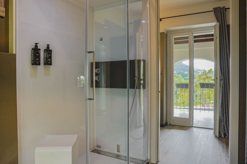 Villa Sant’Agata Novara: Luxury 1-Bedroom Apartment with Lake Views and Hot Tub, Novara