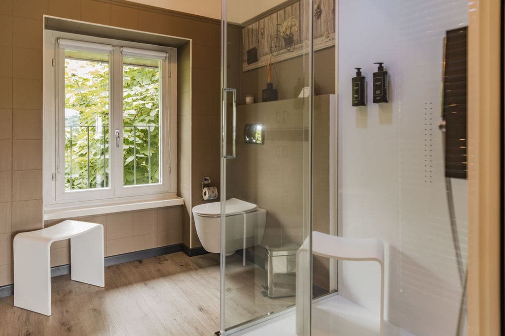 Villa Sant’Agata Novara: Luxury 1-Bedroom Apartment with Lake Views and Hot Tub, Novara