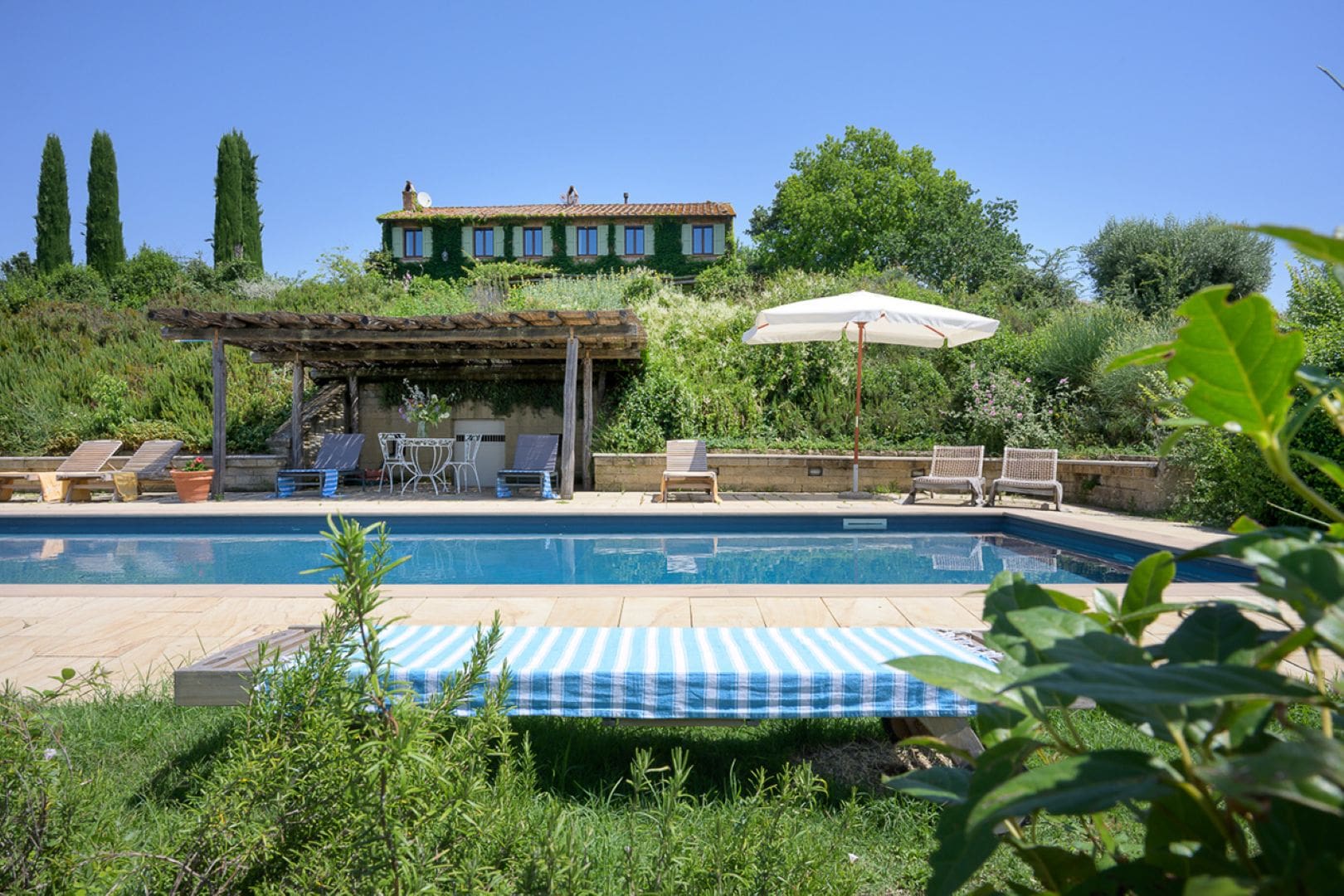 Villa Sant’Agnese Montepulciano: Expansive 9-Bedroom Villa with Yoga Studio and Pool, Montepulciano