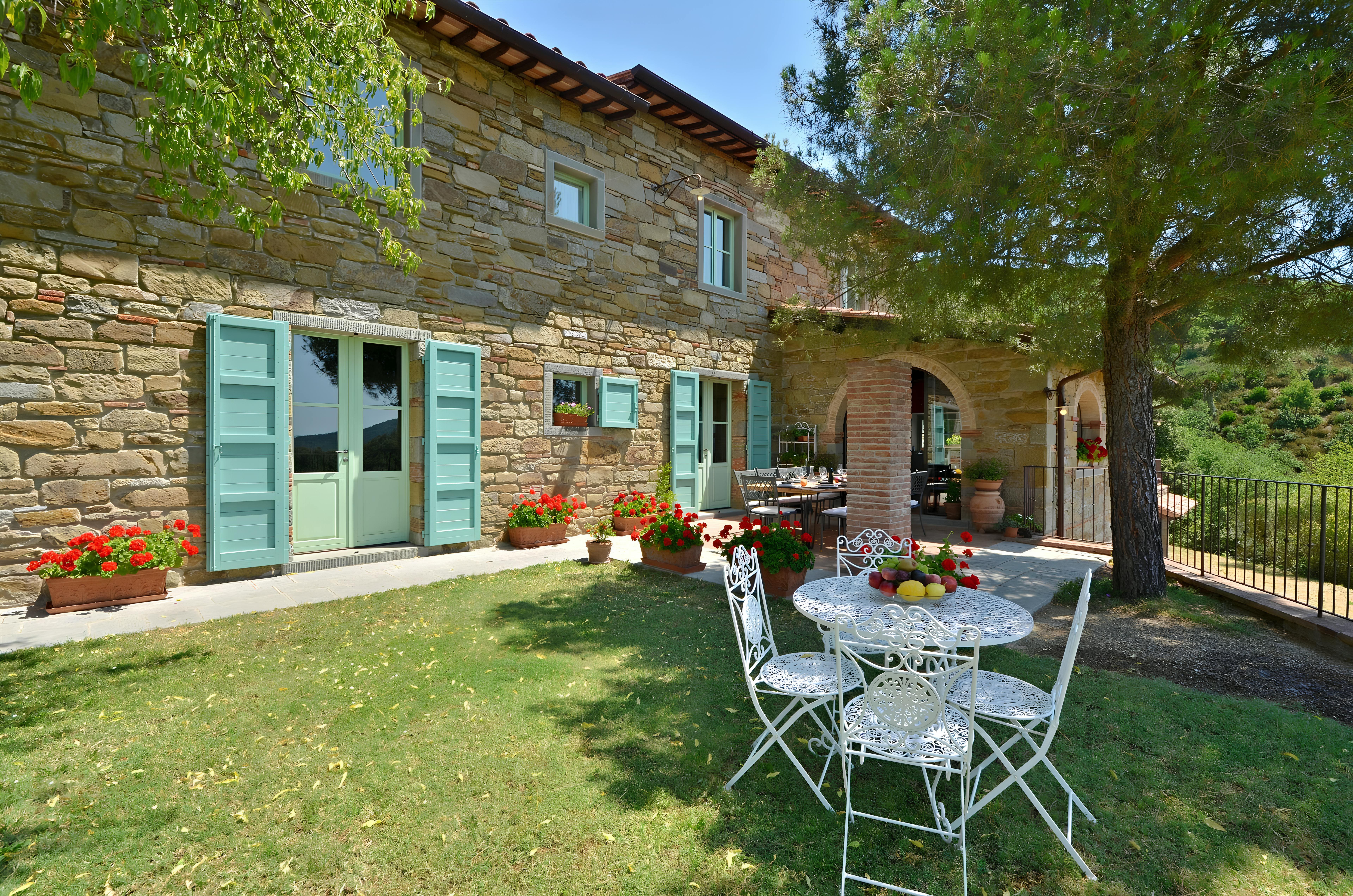 Villa Sant’Egidio Cortona Cortona: 5-Bedroom Villa with Pool and Hot Tub, Cortona