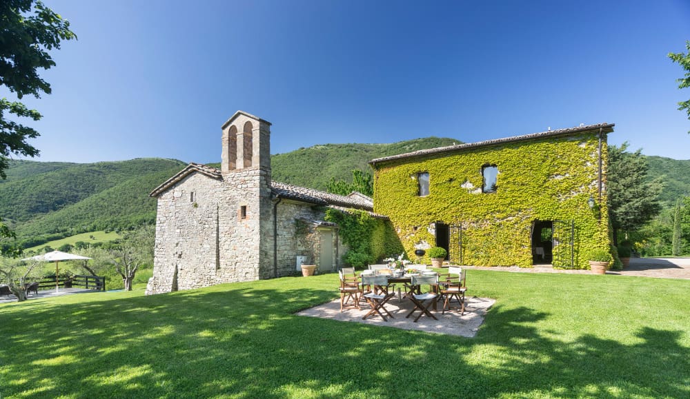 Villa Sant’Ercolano Perugia: Luxury 4-Bedroom Villa with Tennis Court and Hot Tub, Perugia