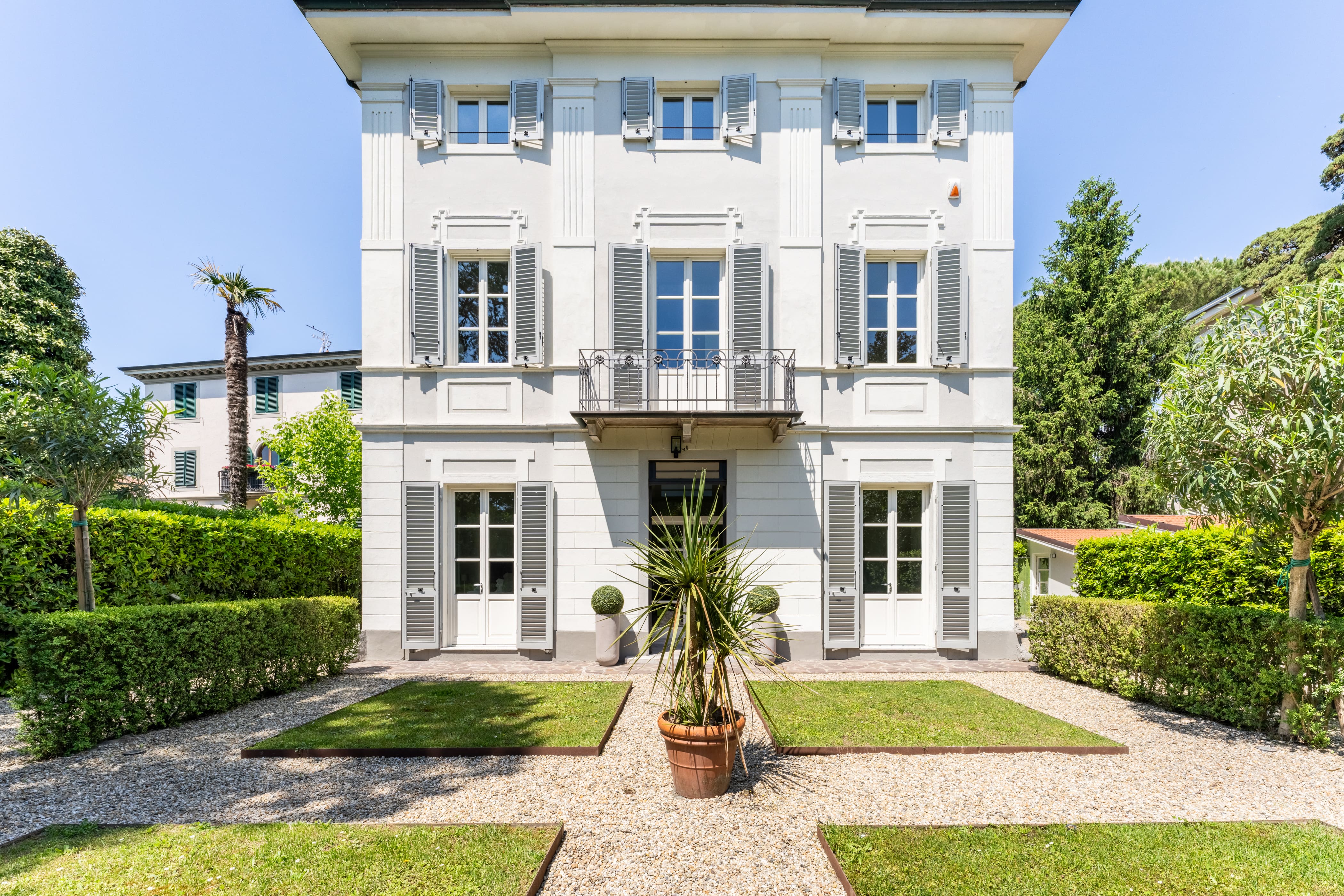 Villa Santo Zita Lucca: Elegant 7-Bedroom Villa with Pool and Tennis Court, Lucca