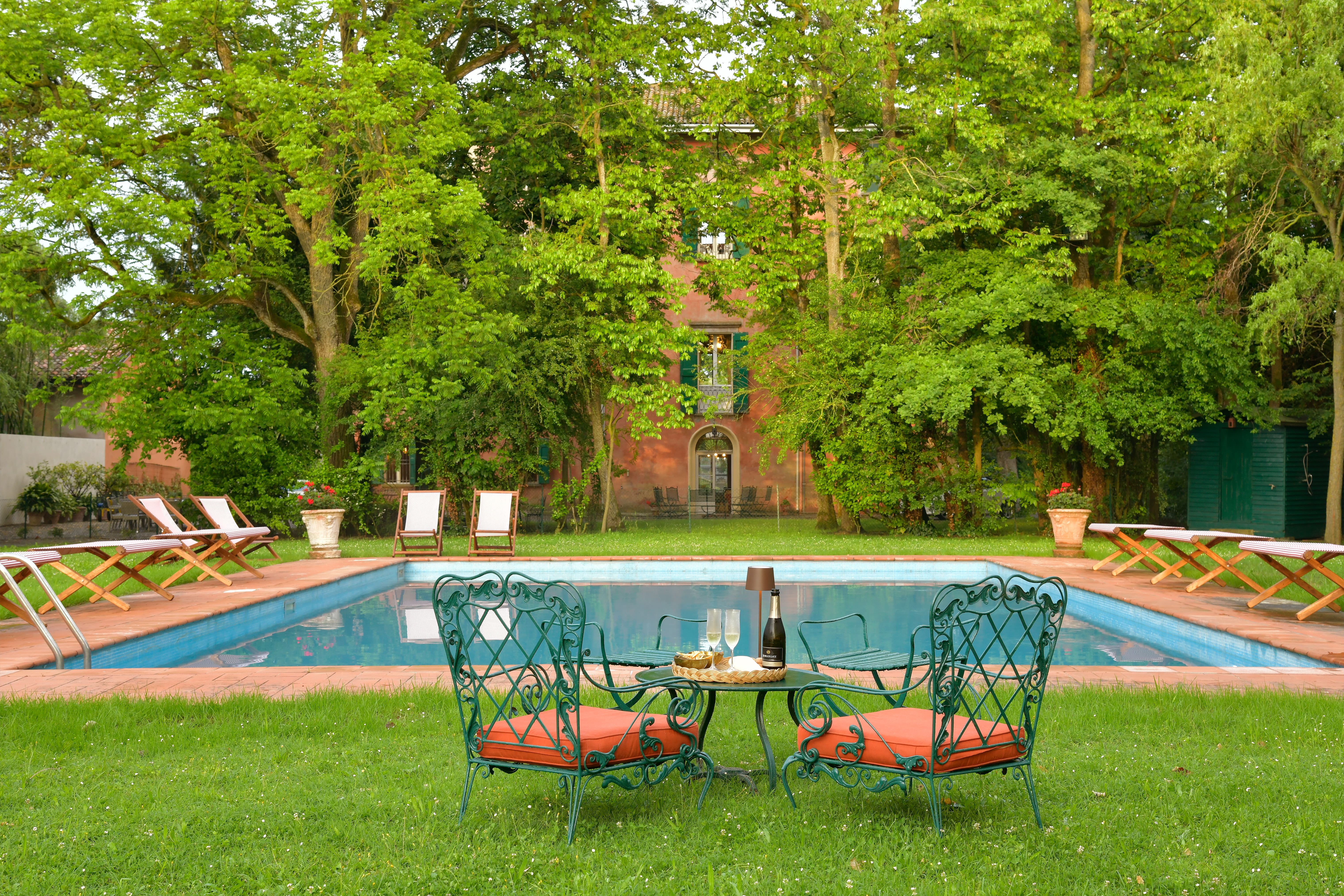 Villa Santuario Bologna: Luxury 8-Bedroom Villa with Fenced Pool, Bologna Region