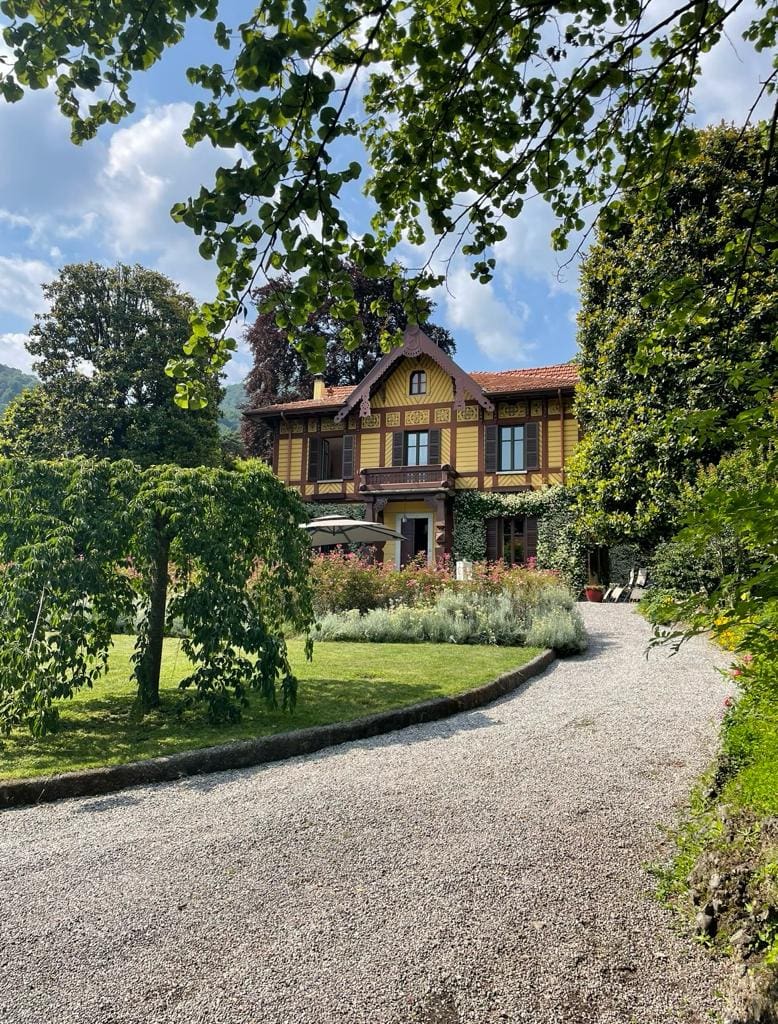 Villa Santuario Cernobbio: Exquisite 5-Bedroom Villa with Private Pool, Cernobbio