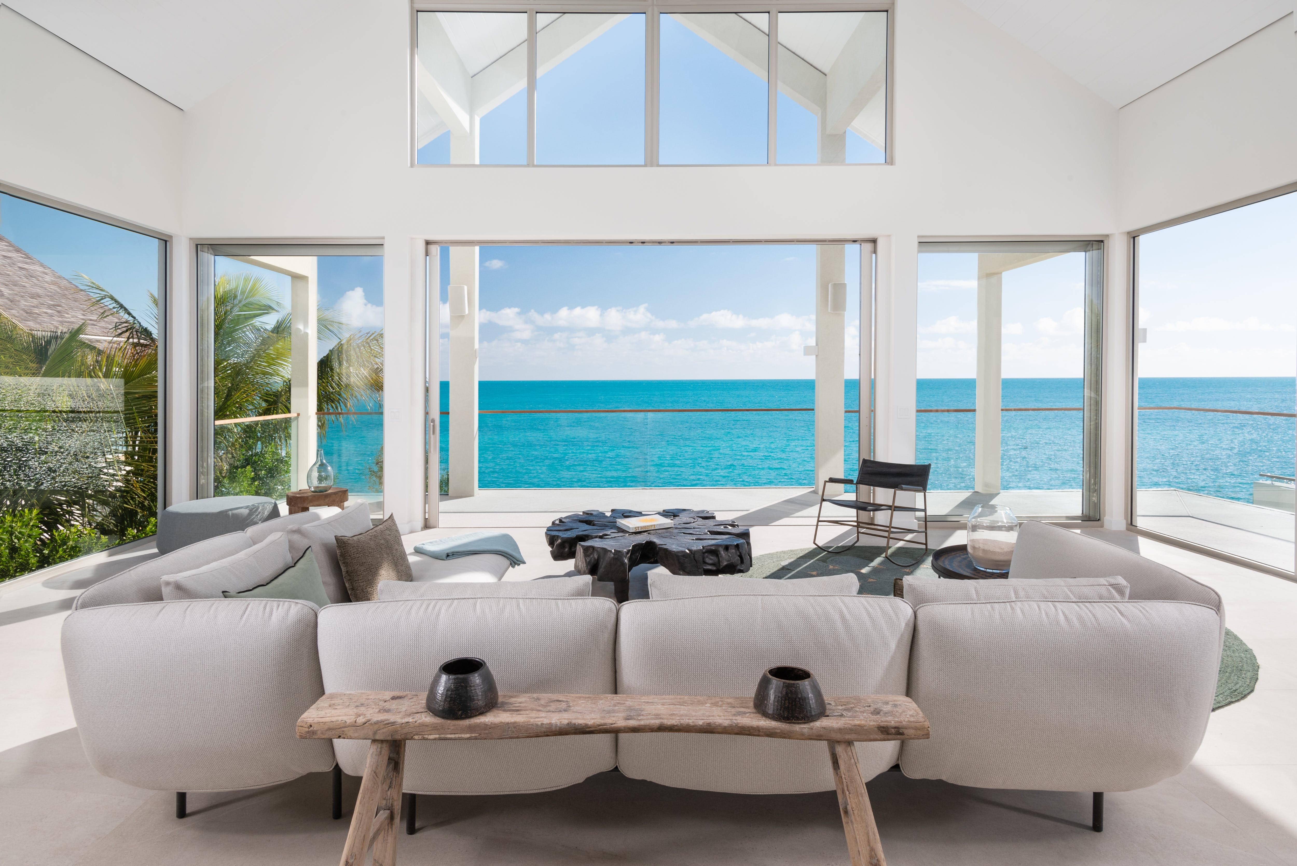 Villa Sapodilla Providenciales Turks and Caicos Islands: Luxurious 5-Bedroom Apartment with Infinity Pool and Beach Access, Turks and Caicos