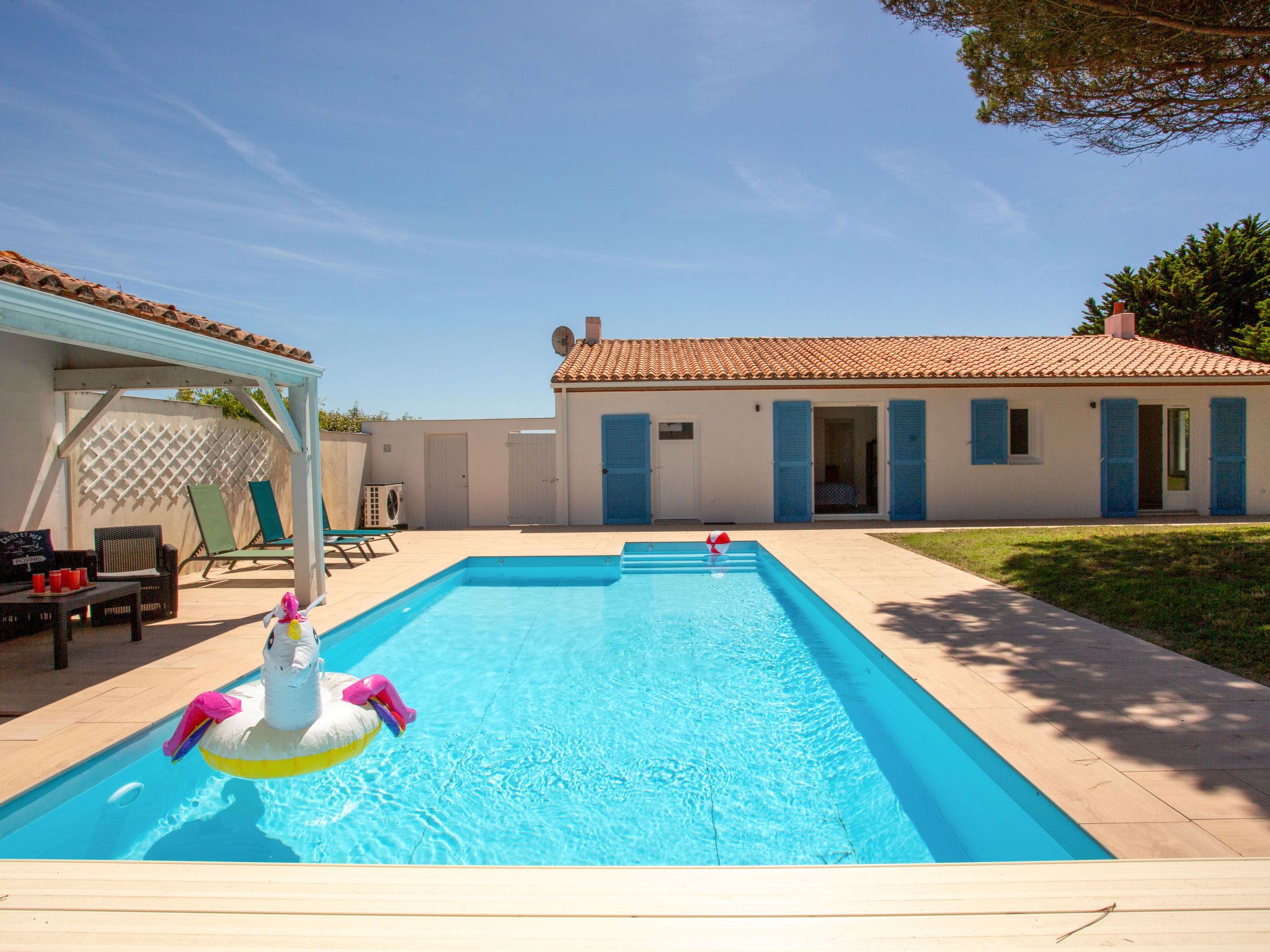 Villa Sardines Plaine: Stunning 3-Bedroom Coastal Villa with Private Pool and Sea Views in Loire-Atlantique France