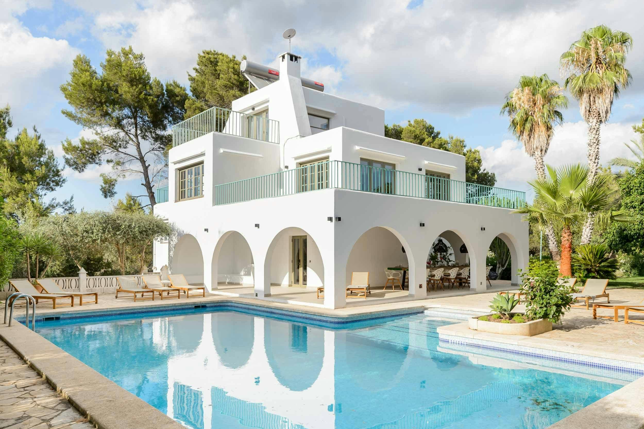 Villa Savina Sant Antoni: Spacious 6-Bedroom Villa with Seaviews, Sant Antoni de Portmany