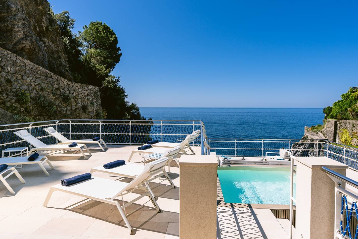 Villa Scirocco Amalfi: 4-Bedroom Luxury Villa with Hot Tub and Sea Views, Amalfi Coast