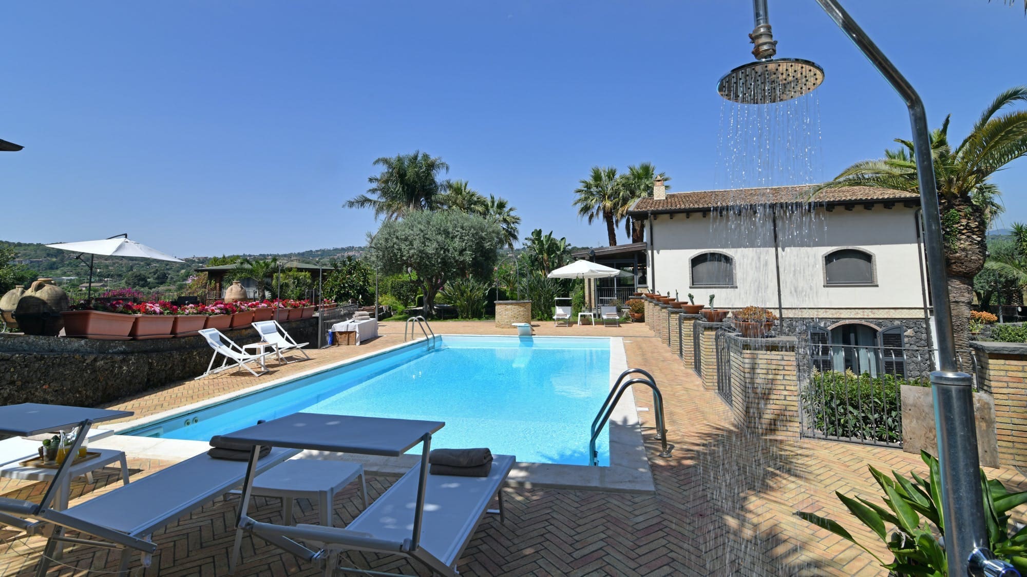 Villa Scirocco Catania: Spacious 5-Bedroom Villa with Private Pool, Catania