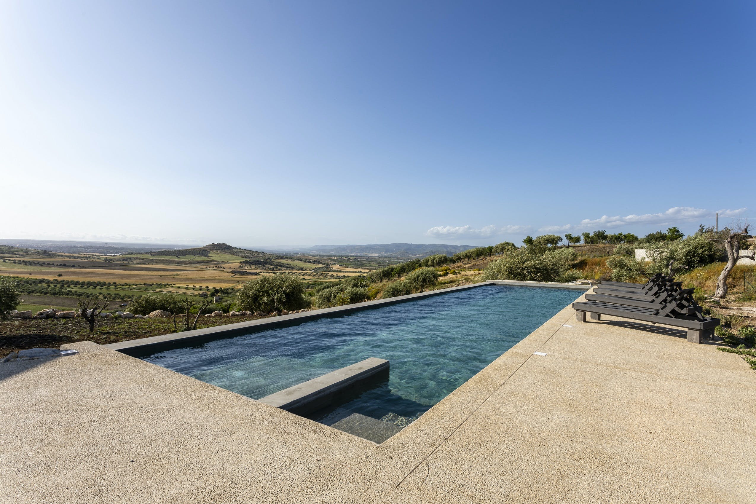 Villa Scirocco Noto Val di Noto: Luxury 3-Bedroom Villa with Pool and Hot Tub, Val di Noto