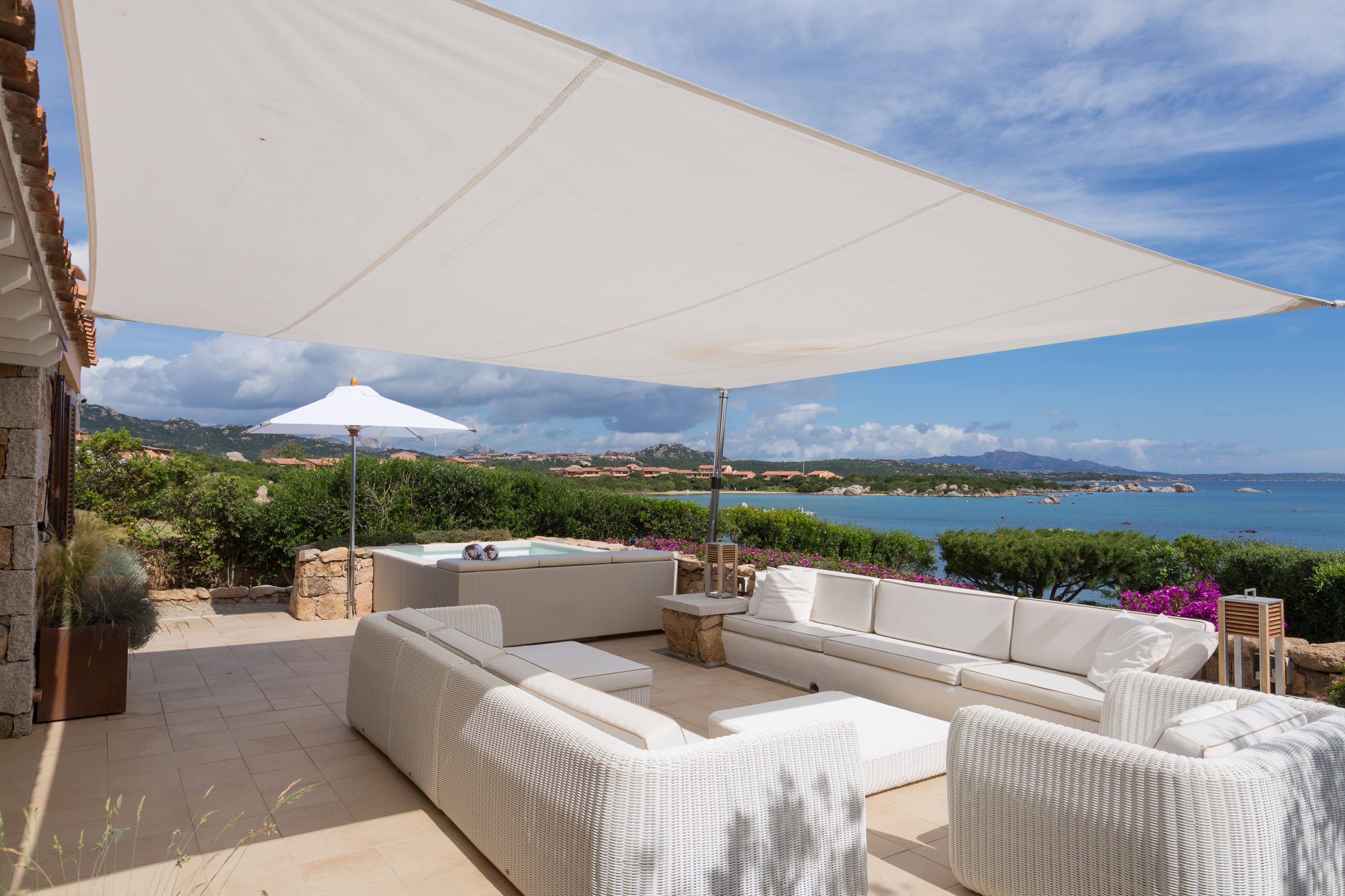 Villa Scirocco Sardegna: Luxury 4-Bedroom Penthouse with Seaview and Beach Access, Sardinia