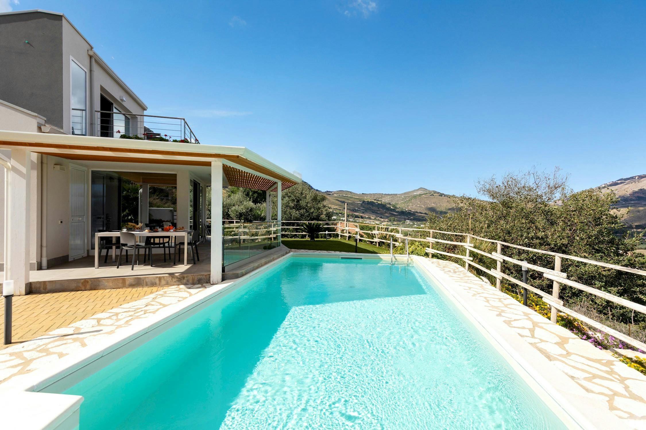 Villa Scirocco Trapani Trapani 3: Stylish 2-Bedroom Villa with Pool and Sea Views, Trapani