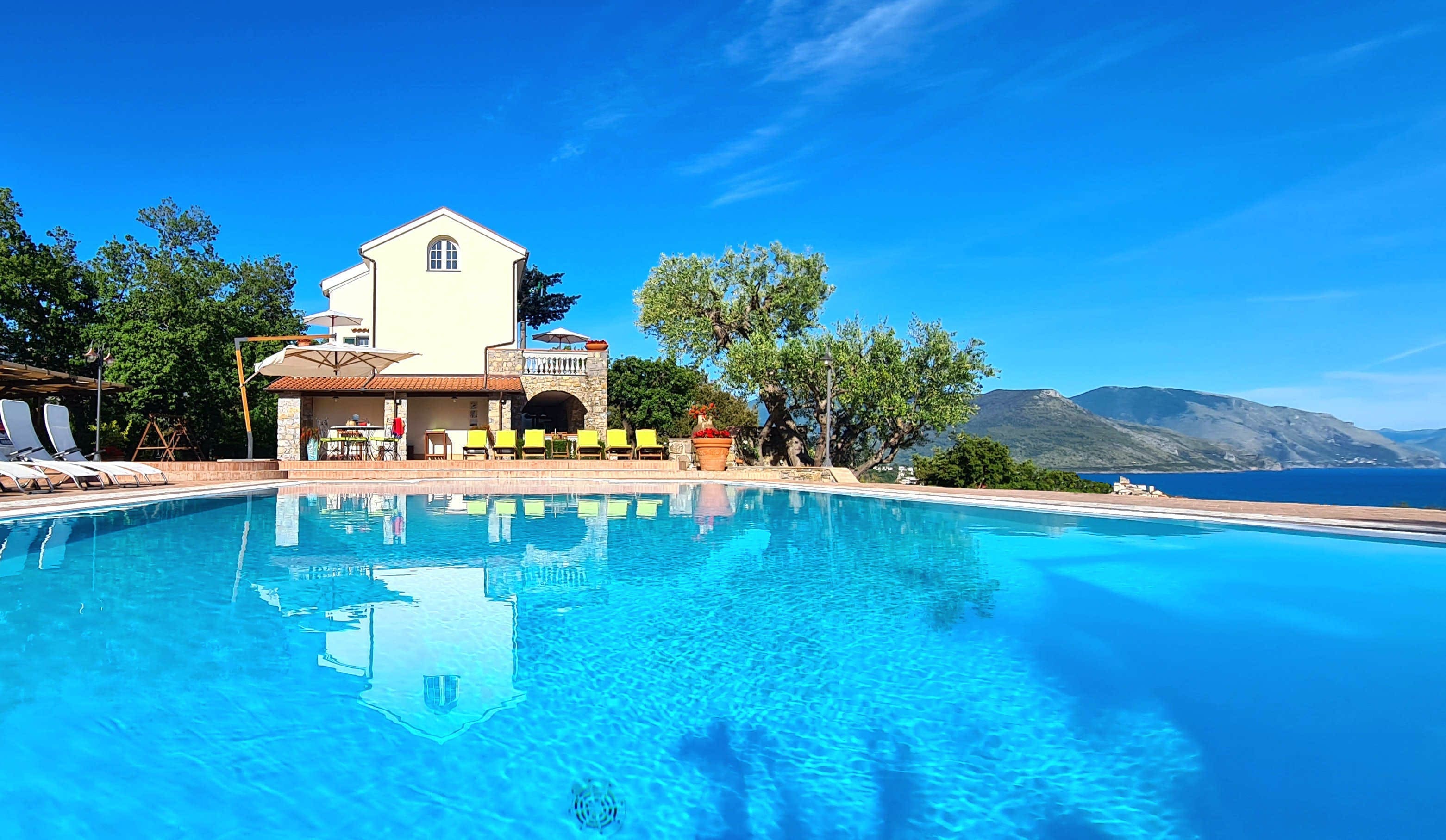 Villa Scoglio Campanella: Luxury 5-Bedroom Villa with Seaview and Pool, Campania