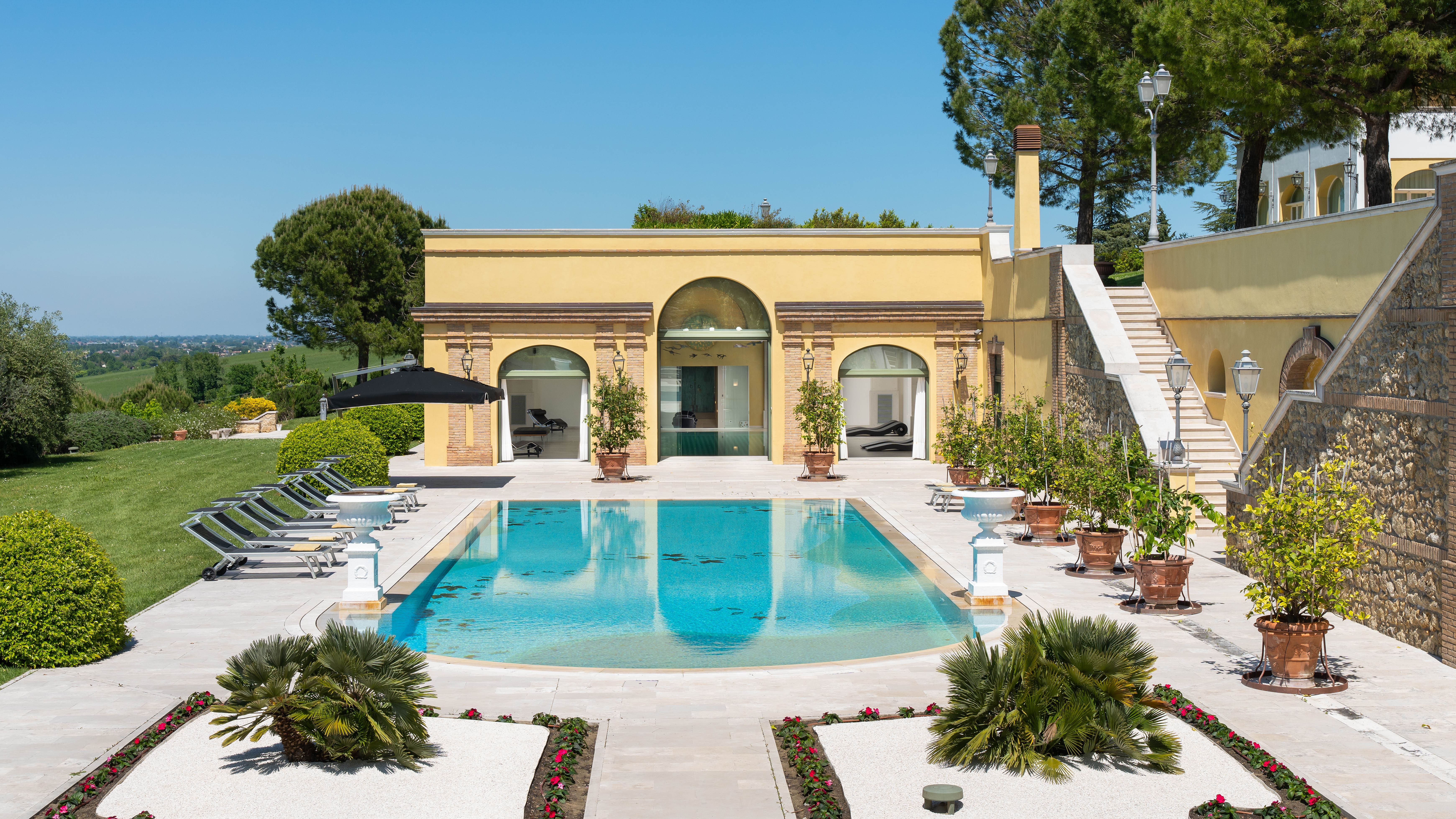 Villa Serenissima: Historic 12-Bedroom Luxury Apartment Rental with Indoor Pool and Spa, Forlì-Cesena