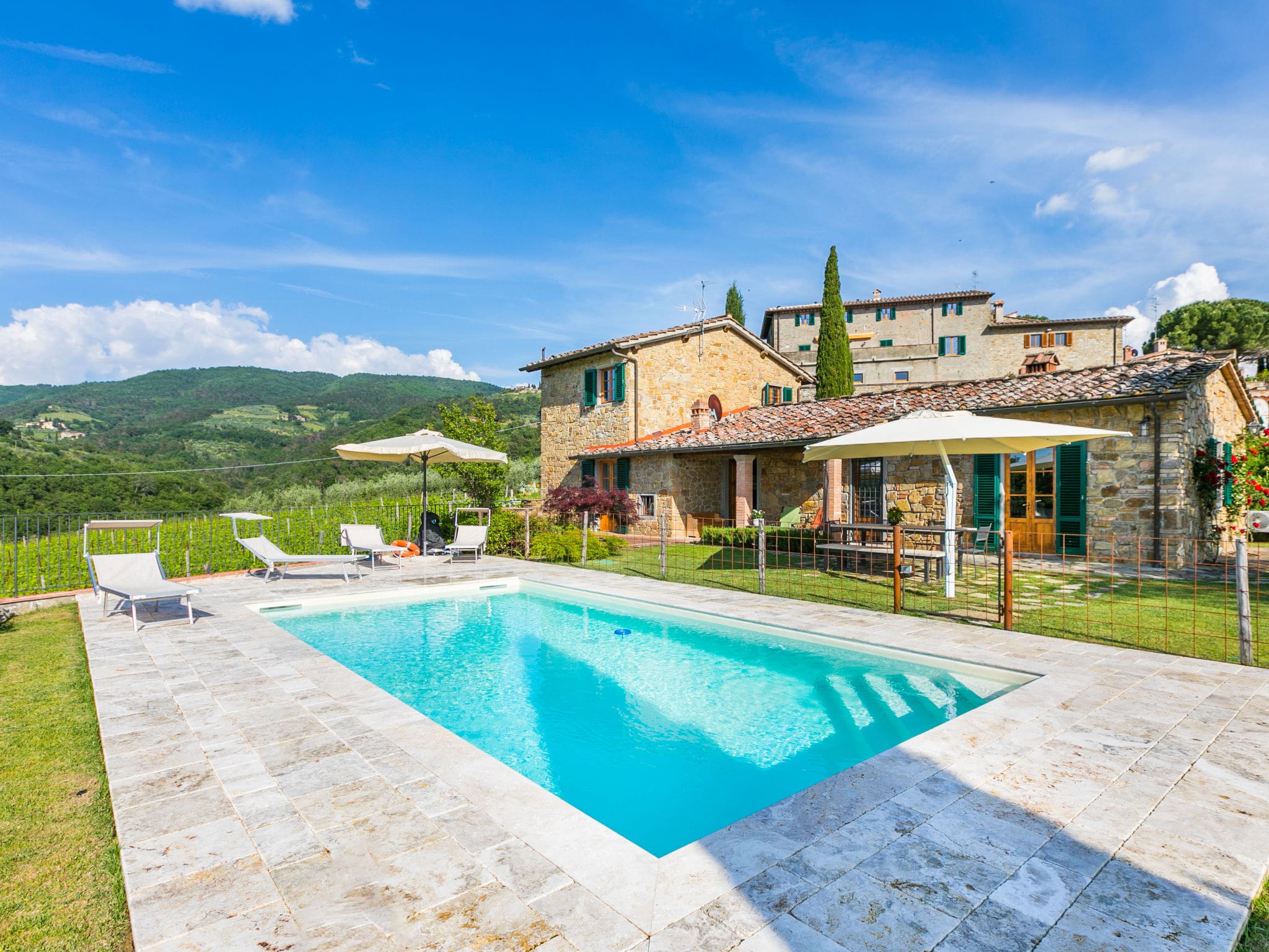 Villa Signorino Chianti: Modern 3-Bedroom Villa with Private Pool in Historic Tuscan Vineyard Estate