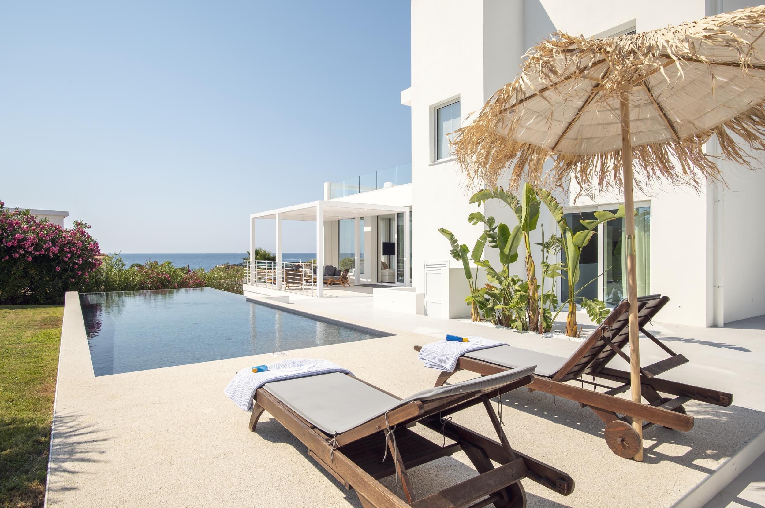 Villa Siracusa Mare: Luxury 4-Bedroom Villa with Seaviews and Pool, Syracuse