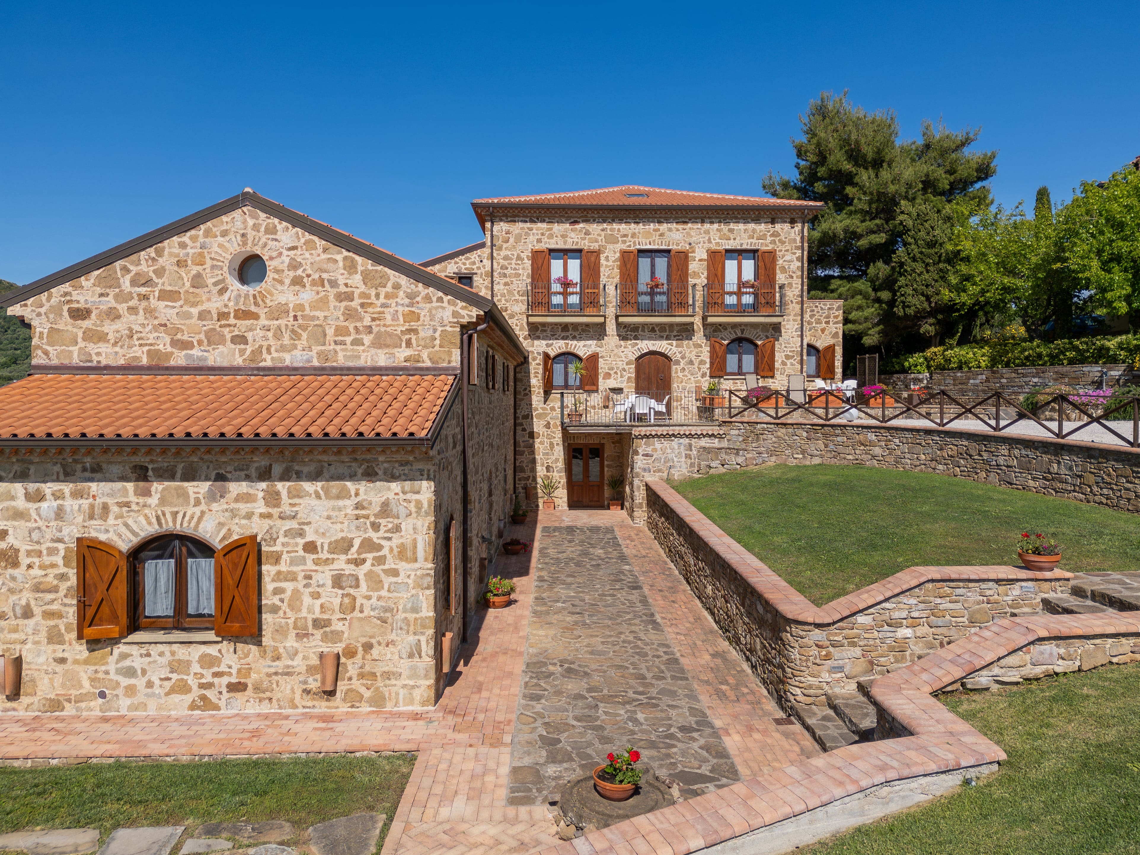 Villa Sirocco Castellabate: 14-Bedroom Luxury Villa with Private Apartments, Campania