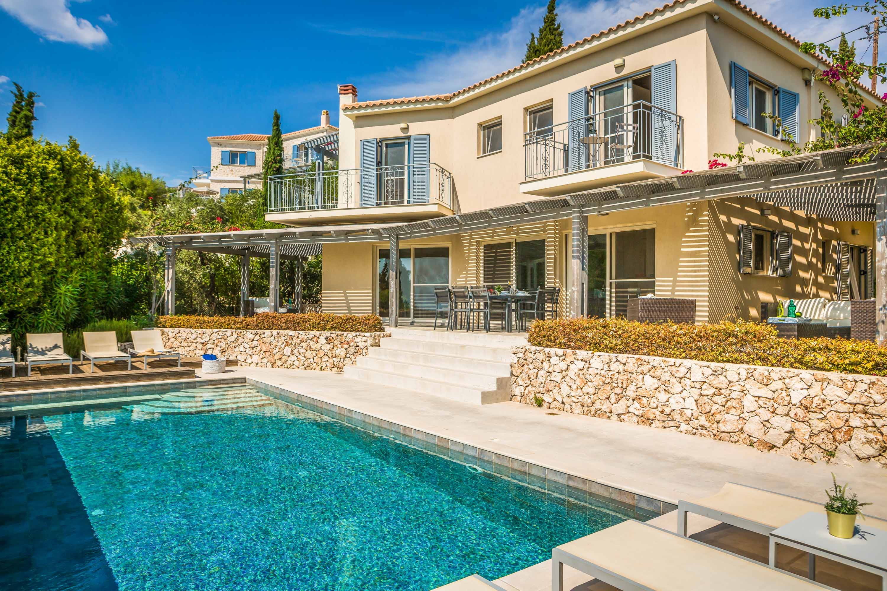 Villa Sirocco Livathos: Luxury 4-Bedroom Apartment with Infinity Pool and Sea Views, Kefallonia