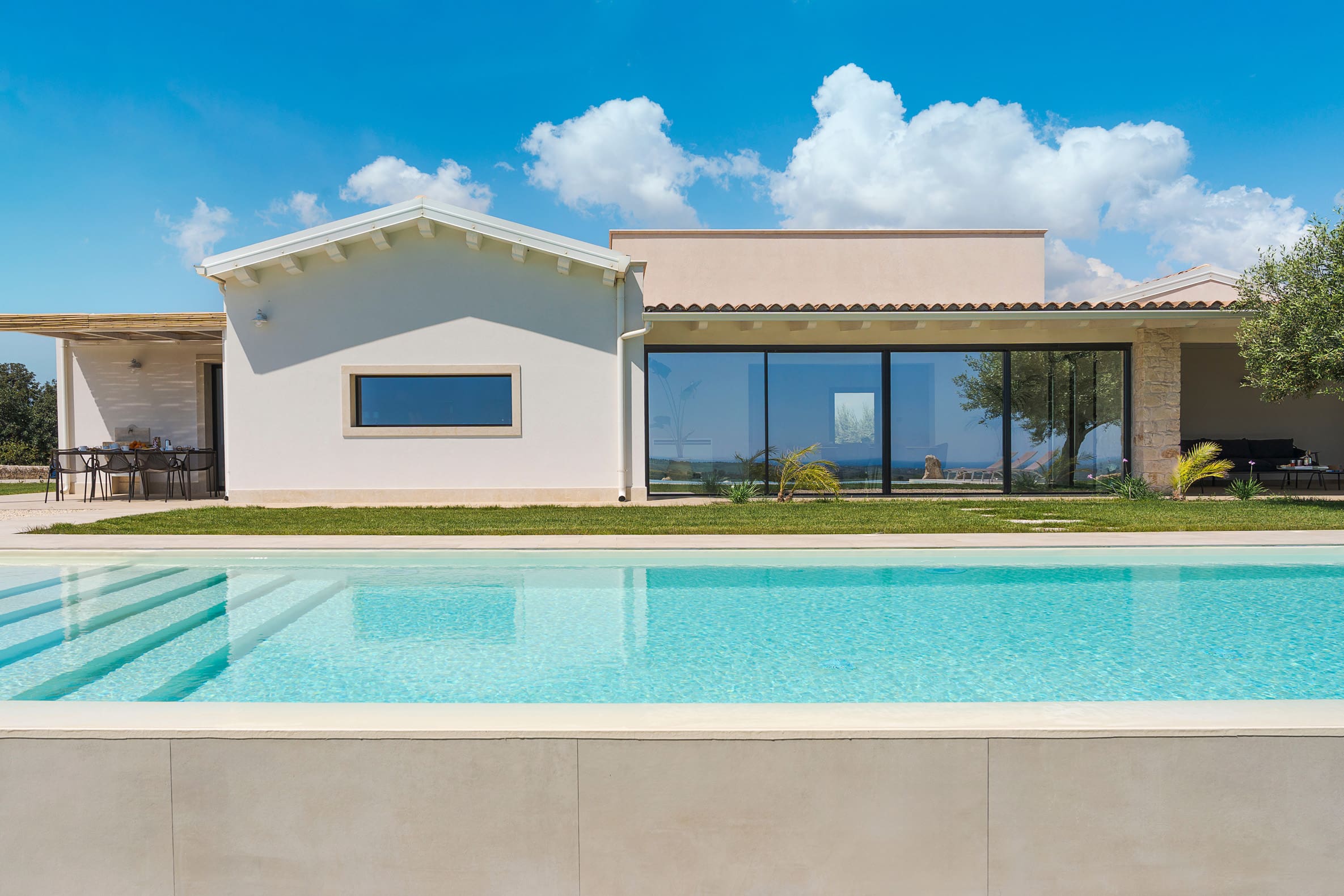 Villa Sirocco Noto Val di Noto 4: Luxury 4-Bedroom Villa with Pool and Countryside Views, Sicily