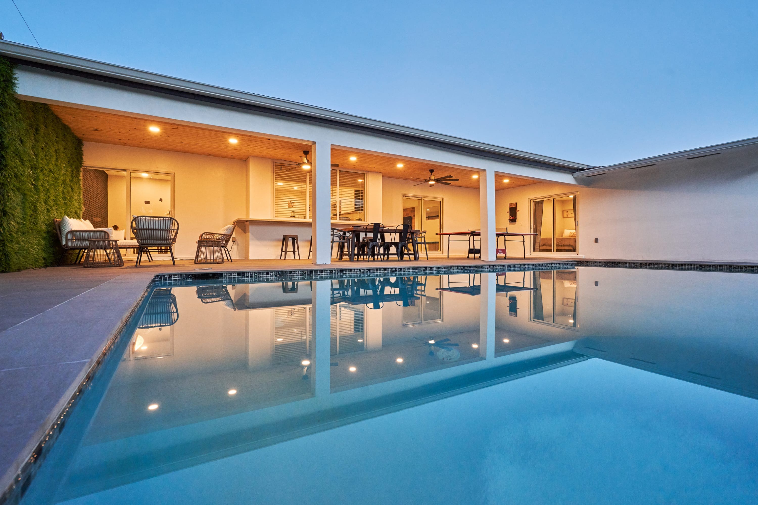 Villa Sirocco Surfside: Luxury 4-Bedroom Villa with Swimming Pool, Surfside