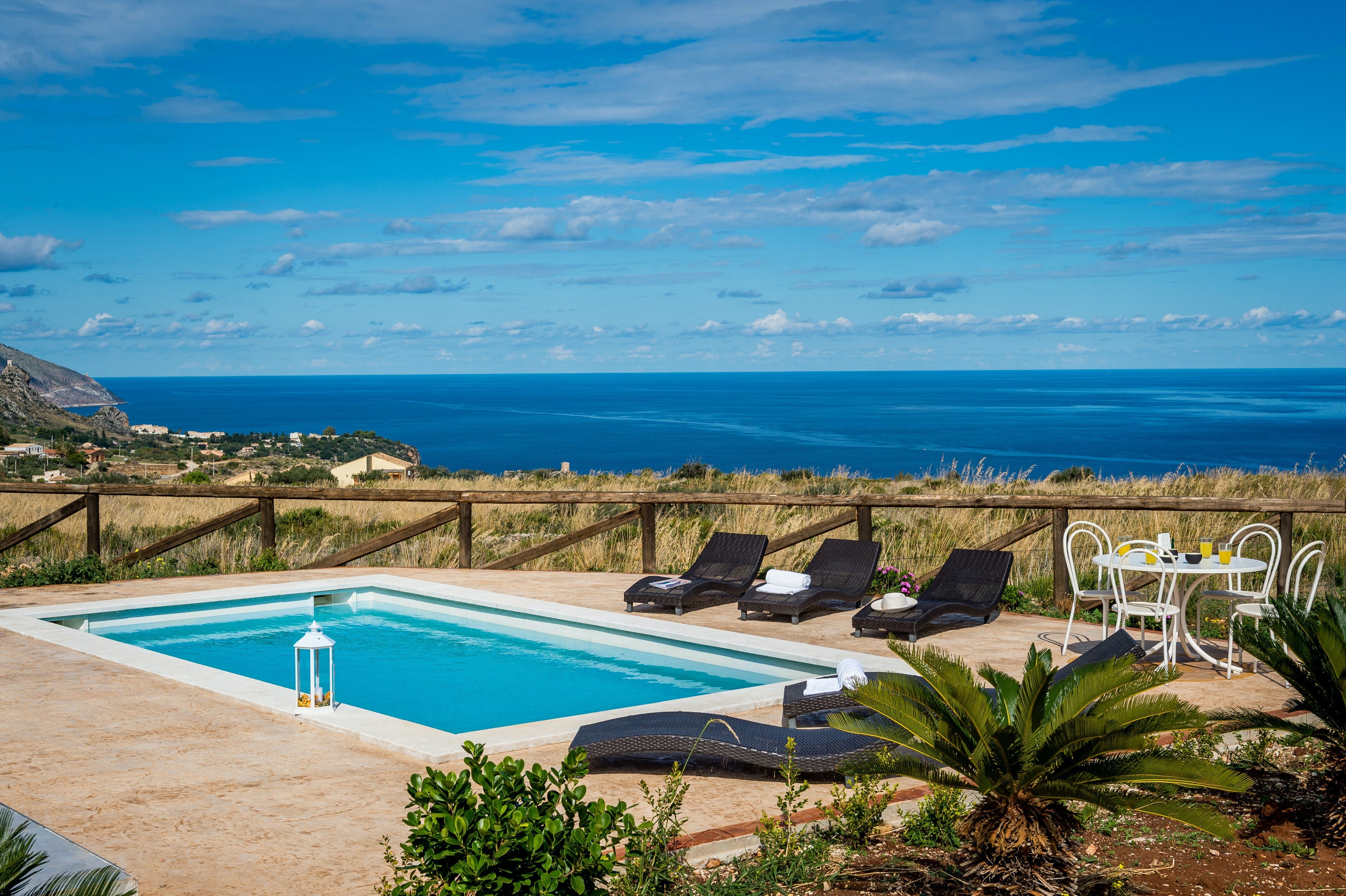 Villa Sirocco Trapani Trapani 2: Luxury 4-Bedroom Villa with Swimming Pool and Seaview, Trapani