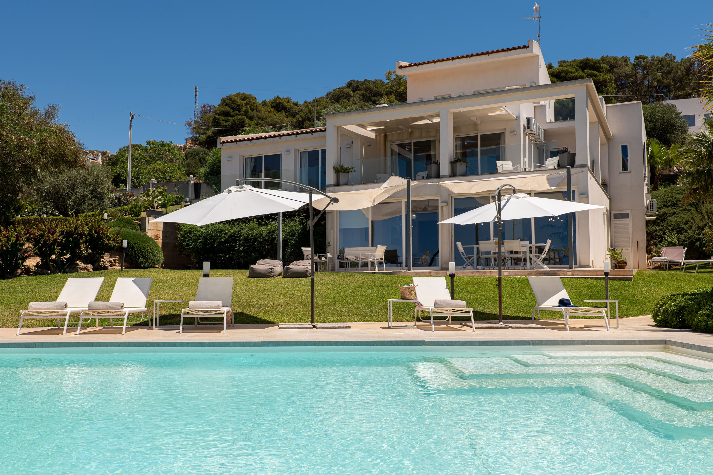 Villa Sirocco Trapani Trapani 4: Spacious 5-Bedroom Villa with Stunning Sea Views, Trapani