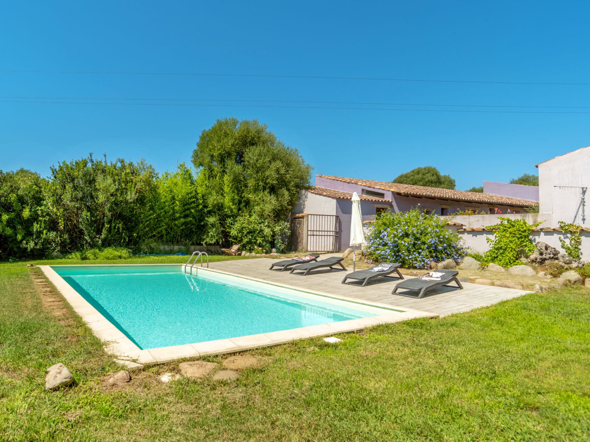 Villa Sirocco Valledoria: Spacious 5-Bedroom Mediterranean Villa with Private Pool and Garden in Sardinian Countryside