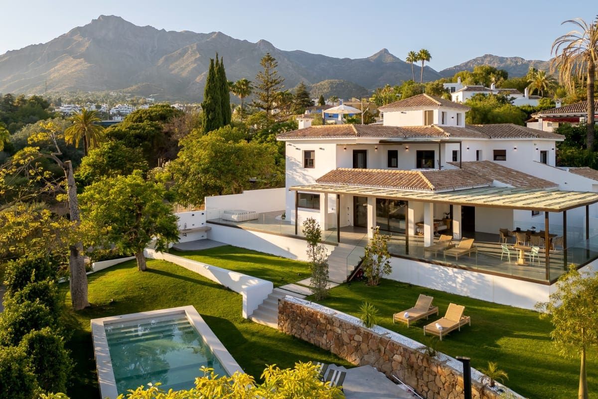 Villa Siroco Marbella: Luxury 5-Bedroom Villa with Pool and Seaview, Marbella