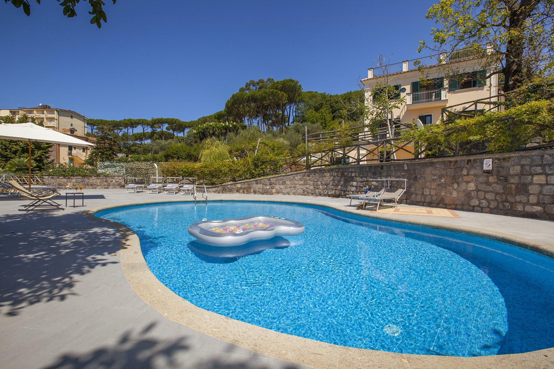 Villa Sorrentina Uliveto: Luxury 6-Bedroom Apartment with Pool and Sea Views, Sorrento
