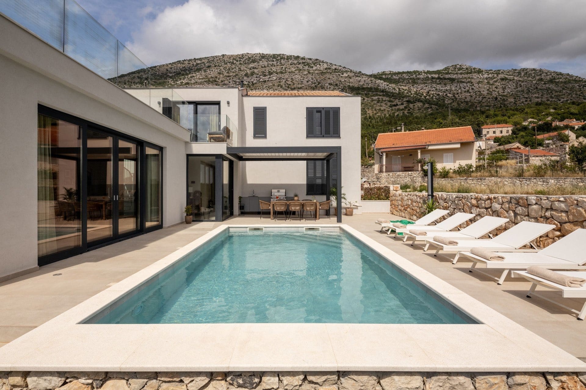 Villa Srđ Dubrovnik: Luxury 4-Bedroom Villa with Seaview and Pool, Dubrovnik