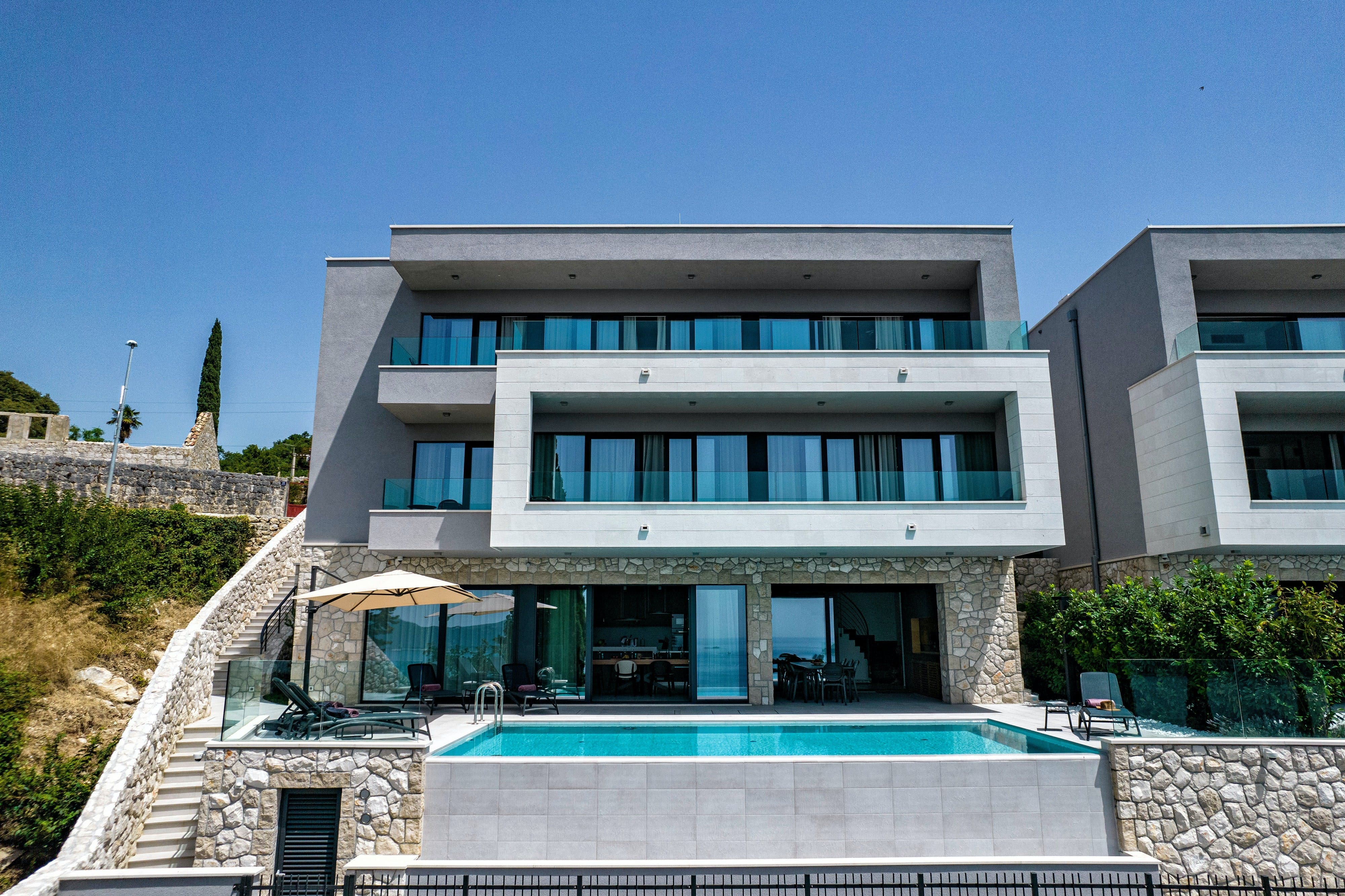 Villa Srdj Dubrovnik: Luxury 5-Bedroom Apartment with Infinity Pool and Seaview, Dubrovnik
