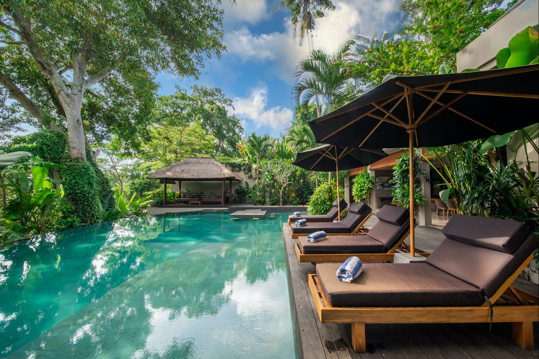 Villa Surya Ubud: Luxury 4-Bedroom Villa with Infinity Pool and Sea Views, Bali